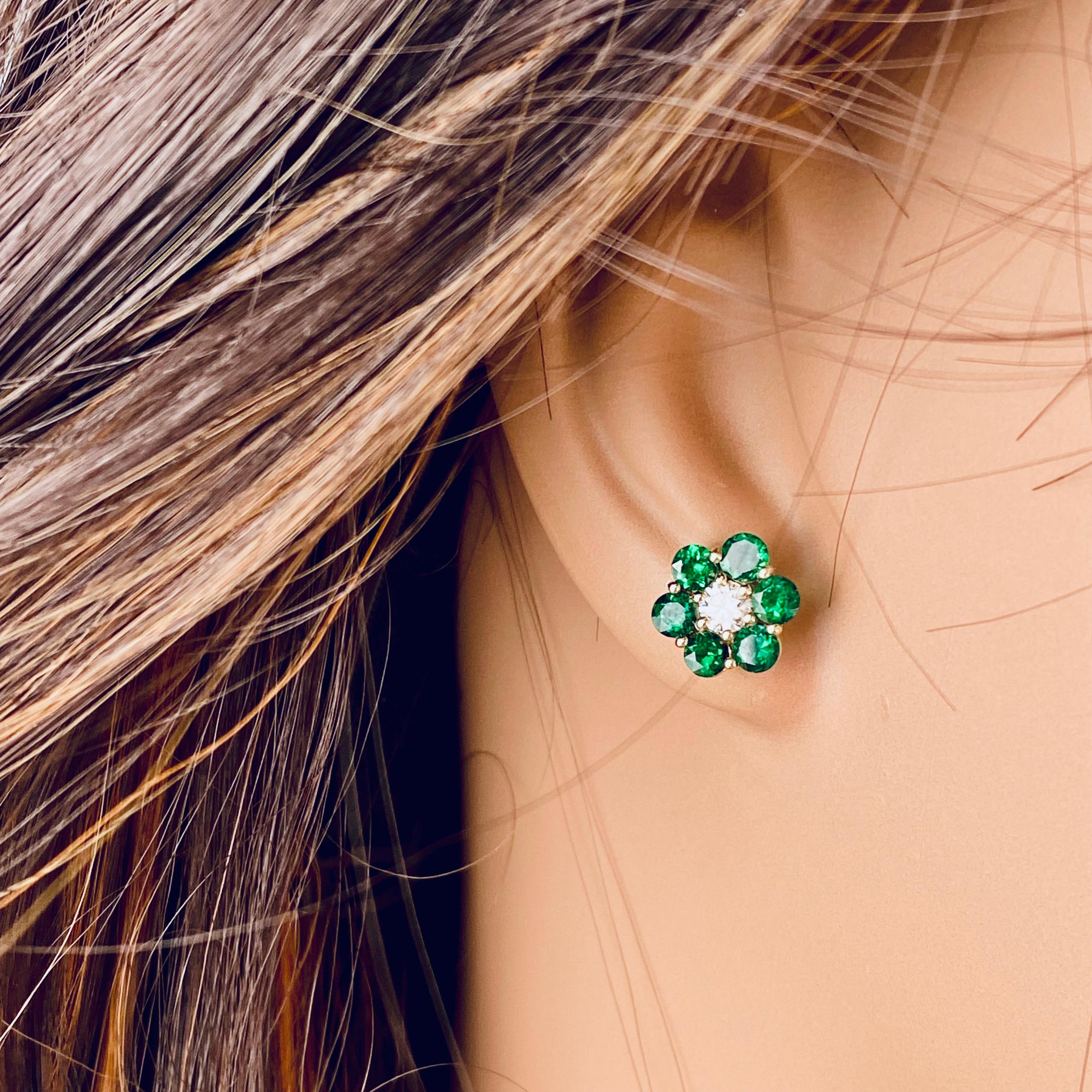Ohrringe in Edelsteinqualität mit grünem Smaragd und Diamant 2,14 Karat geblümter 0,40 Zoll Gold  Damen im Angebot