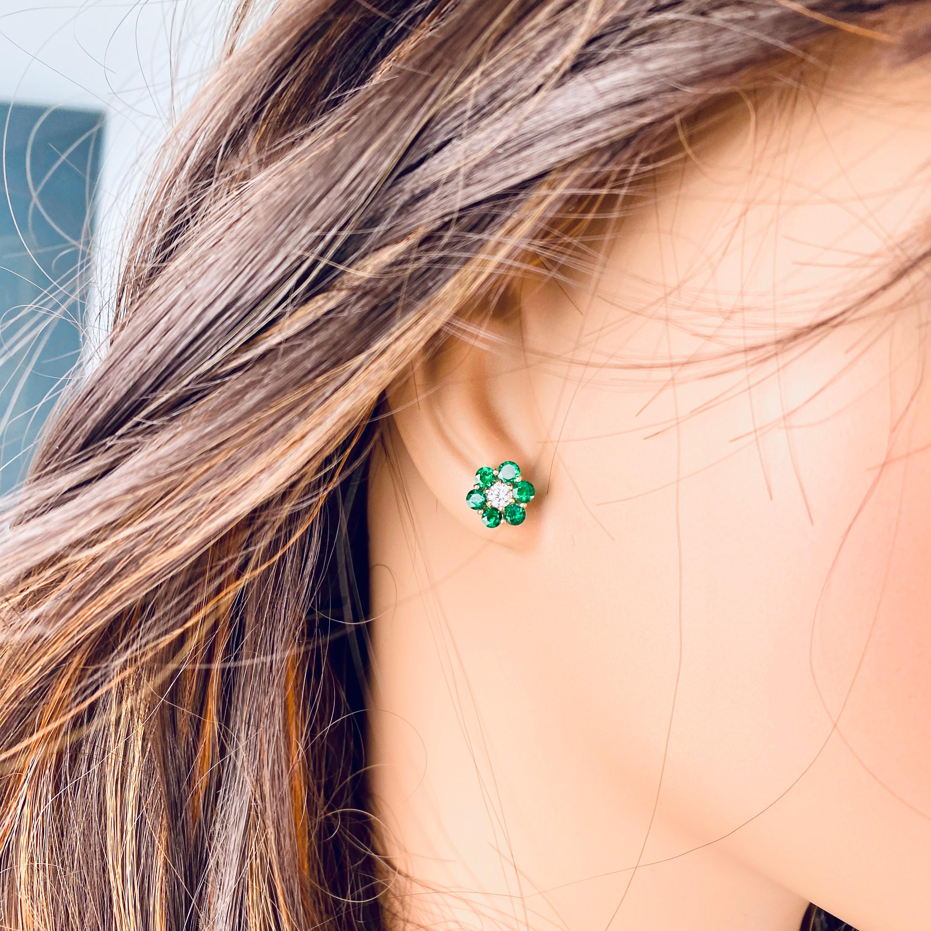 Ohrringe in Edelsteinqualität mit grünem Smaragd und Diamant 2,14 Karat geblümter 0,40 Zoll Gold  im Angebot 1