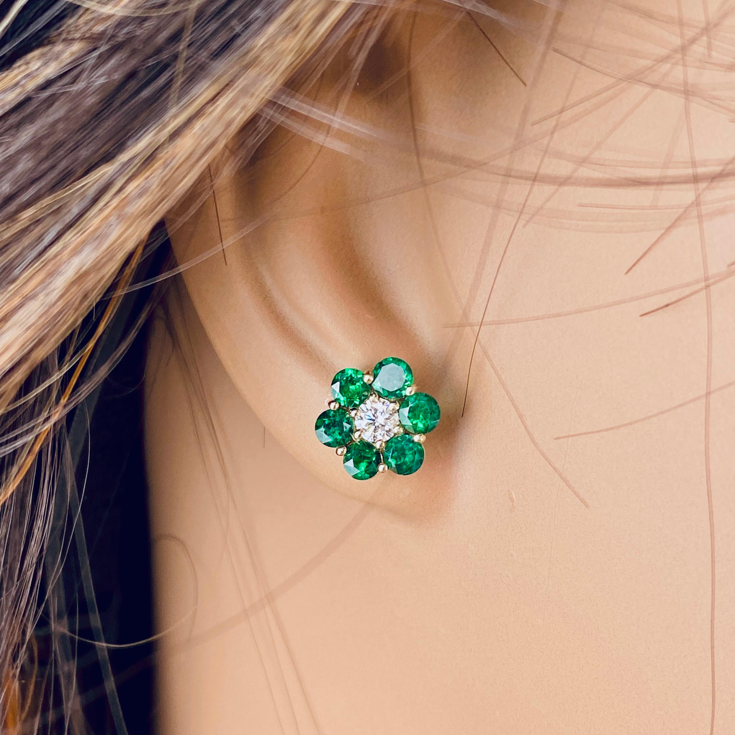 Ohrringe in Edelsteinqualität mit grünem Smaragd und Diamant 2,14 Karat geblümter 0,40 Zoll Gold  im Angebot 3