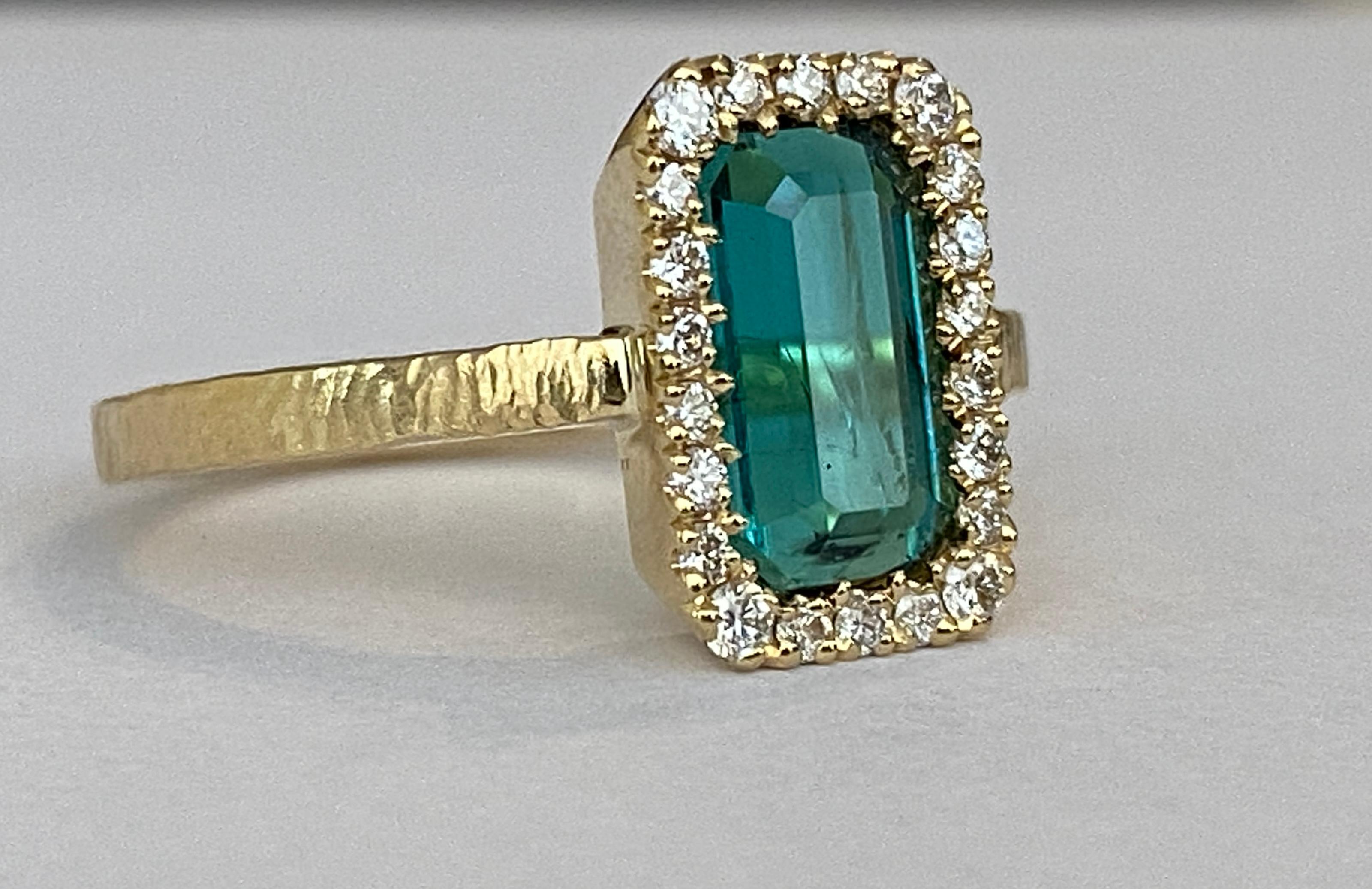 Taglio smeraldo GEM Report Antwerp Certified 2.35 Carat Lagoon Tourmaline Diamond Cocktail ring in vendita