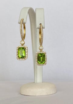 Certified Lime green Peridot and  Diamonds earrings in 18 kt yellow gold