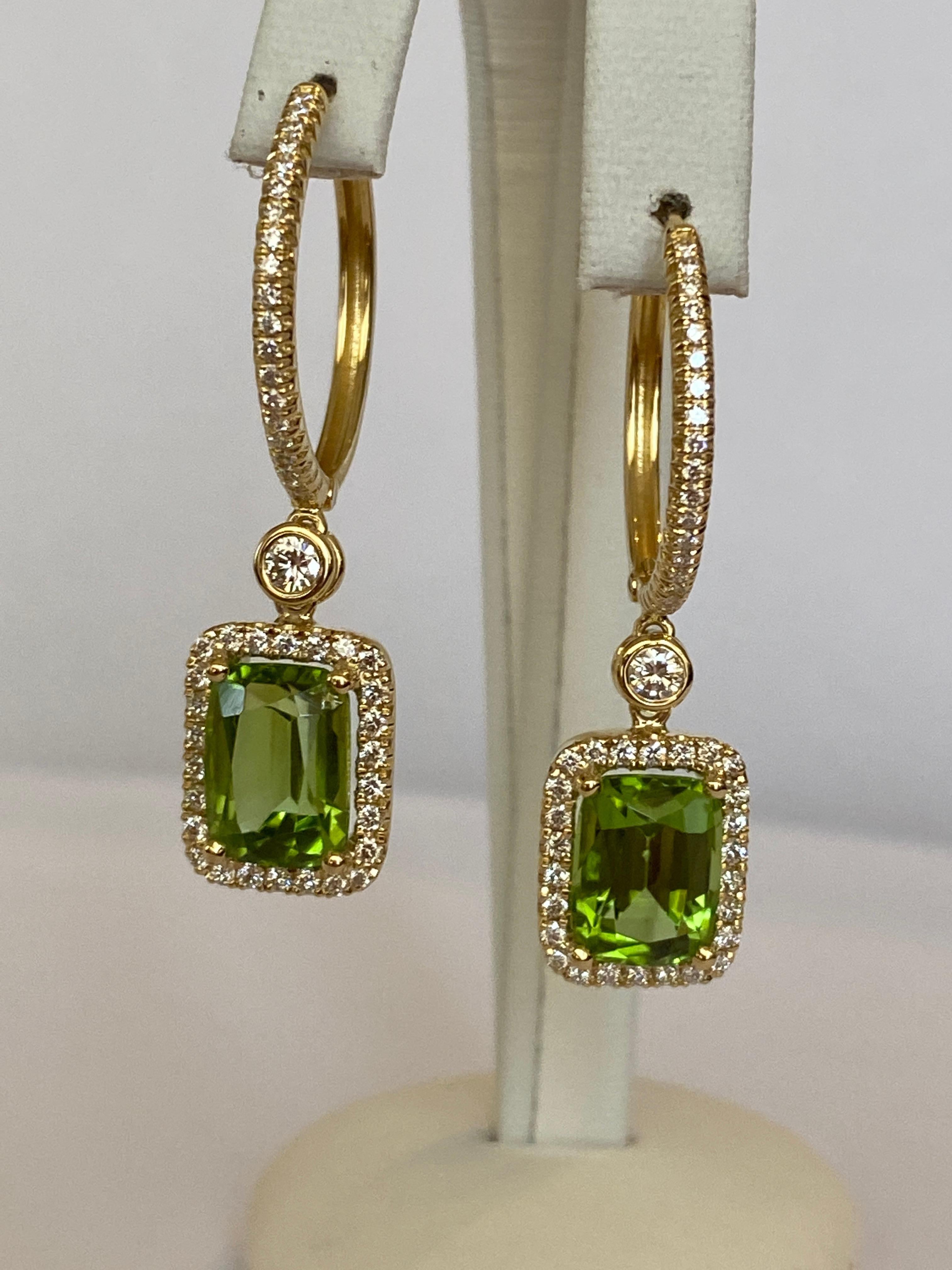 Regency Peridoto verde lime certificato e  Orecchini con diamanti in oro giallo 18 kt in vendita