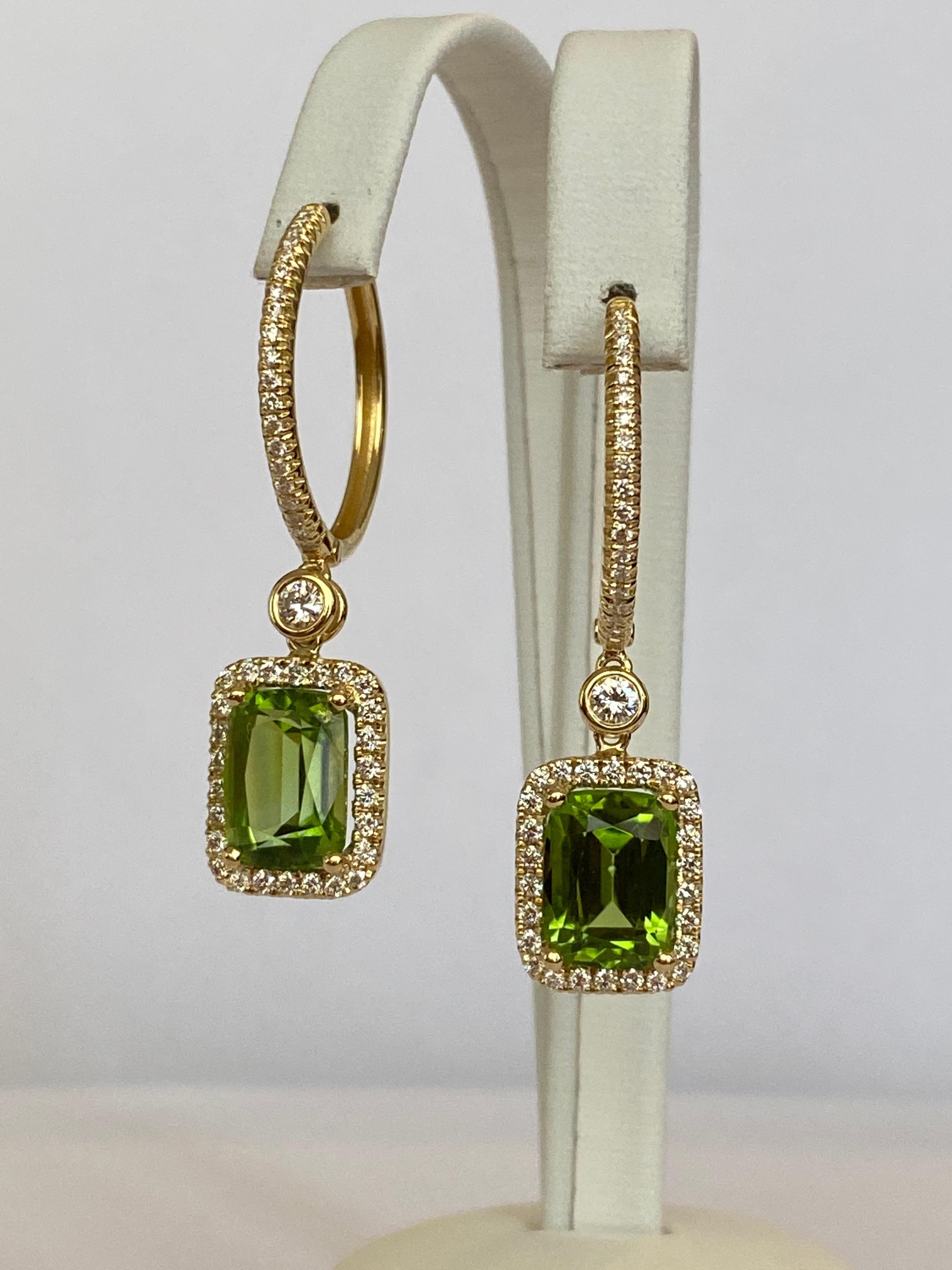 Taglio brillante Peridoto verde lime certificato e  Orecchini con diamanti in oro giallo 18 kt in vendita