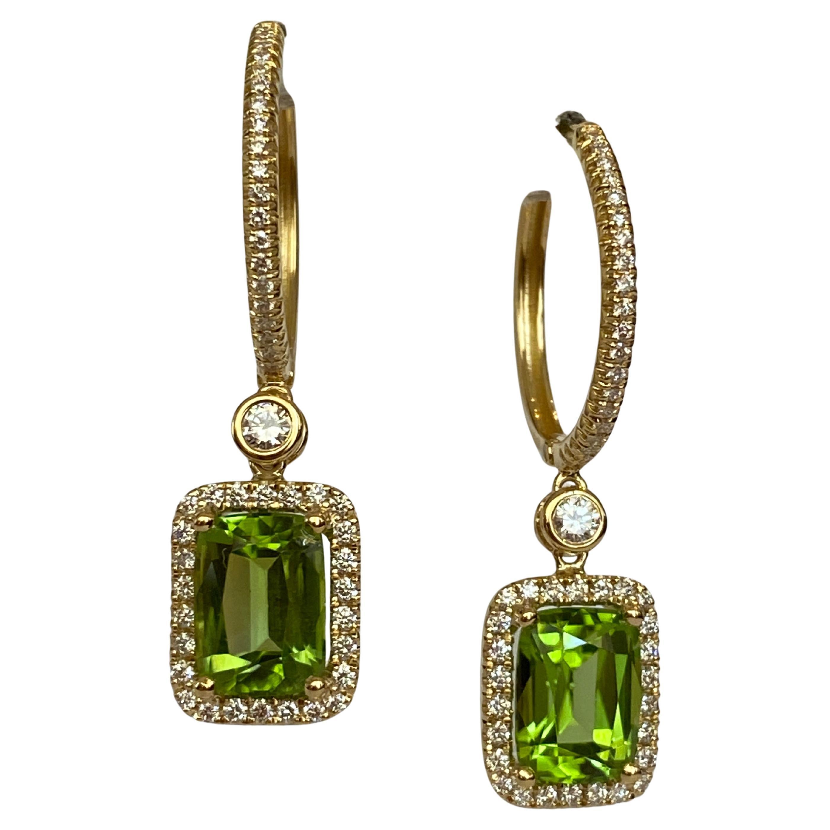 Peridoto verde lima certificado y  Pendientes de diamantes en oro amarillo de 18 kt