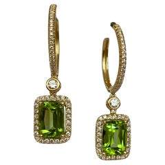 Zertifizierter Limonengrüner Peridot und  Diamant-Ohrringe aus 18 kt Gelbgold mit Diamanten
