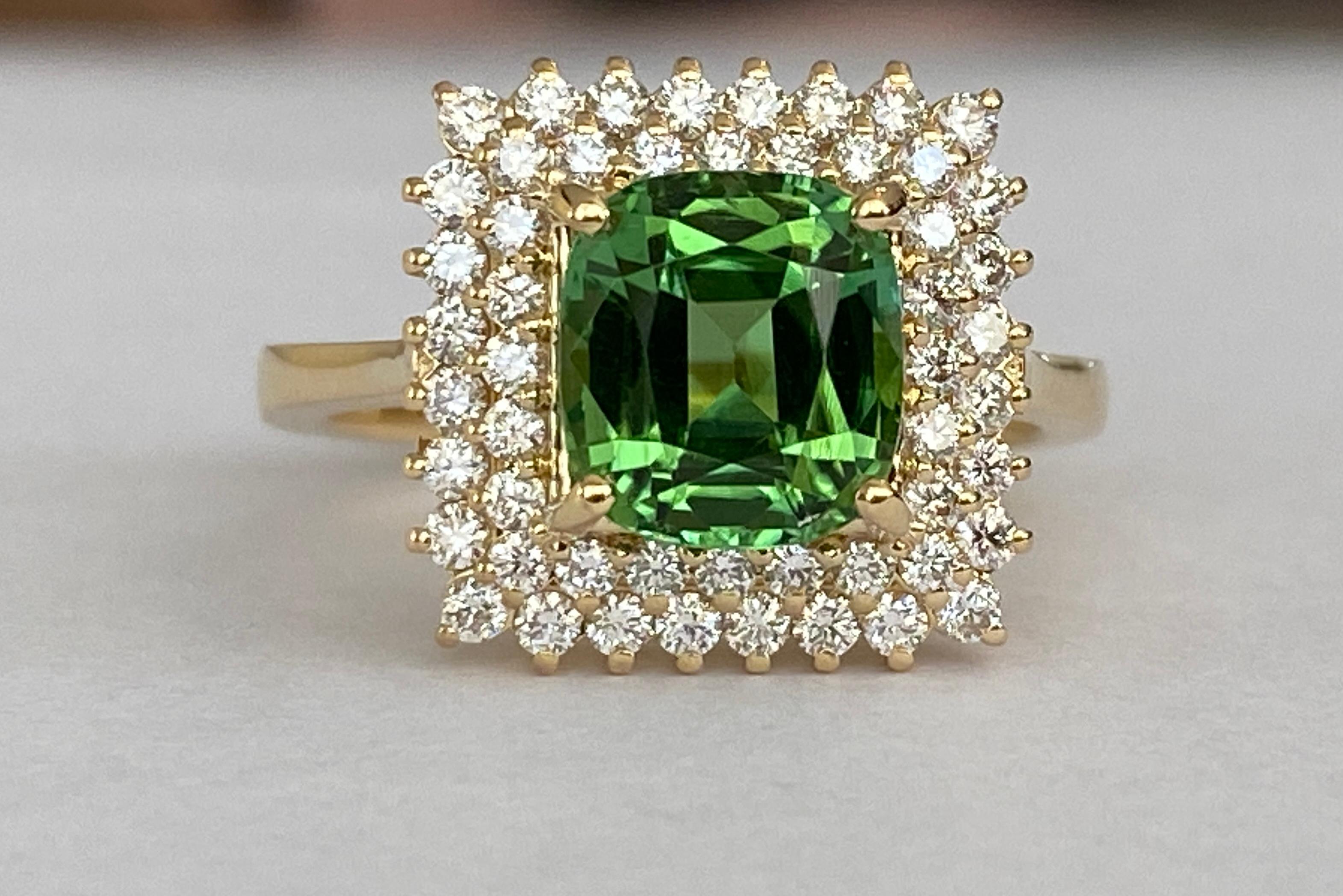 Contemporain Cocktail certifié Verdelite tourmaline diamant  Bague en or jaune 18 carats en vente