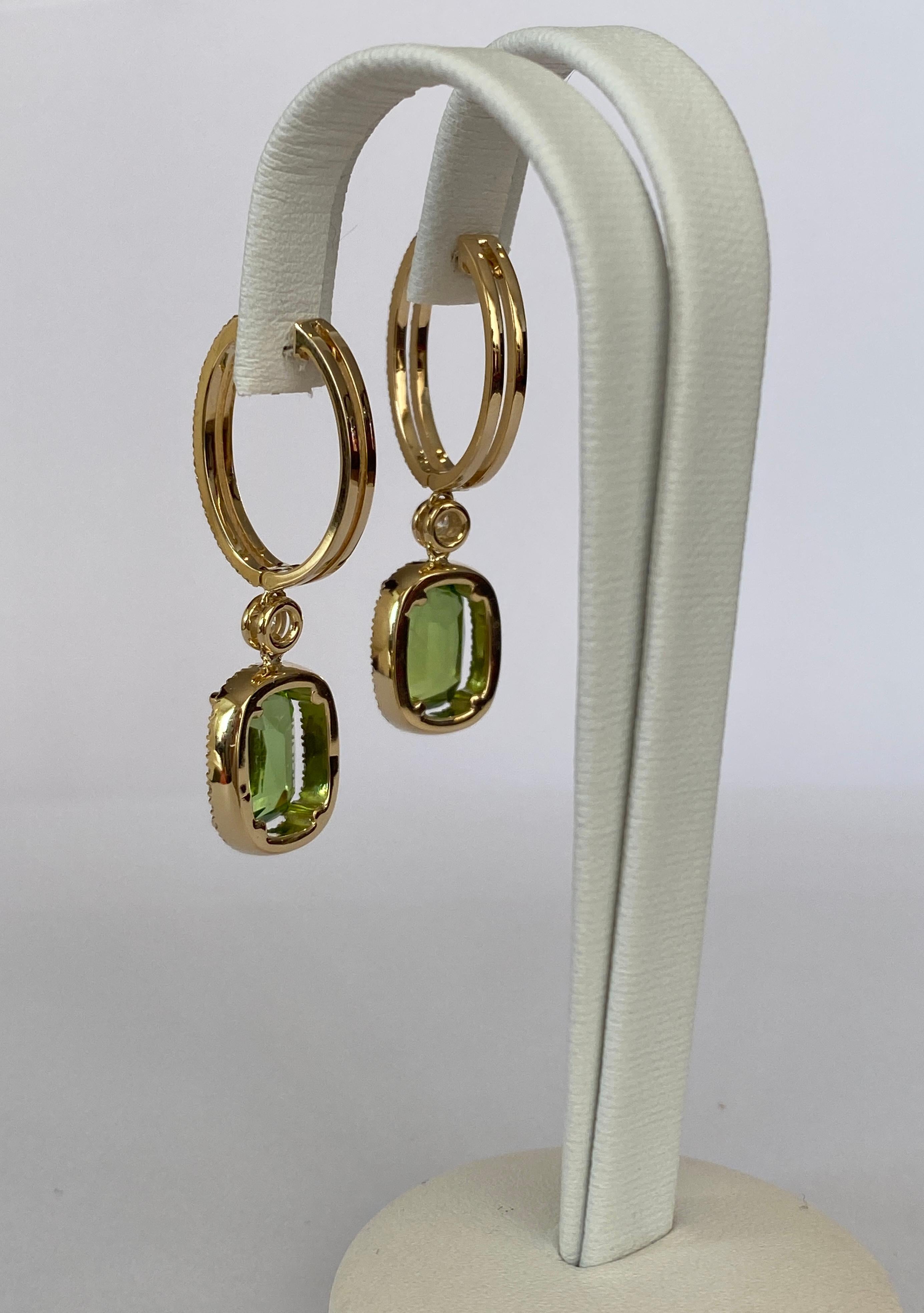 Orecchini con peridoto e diamanti certificati da 8,15 carati in oro giallo 18 kt in vendita 4