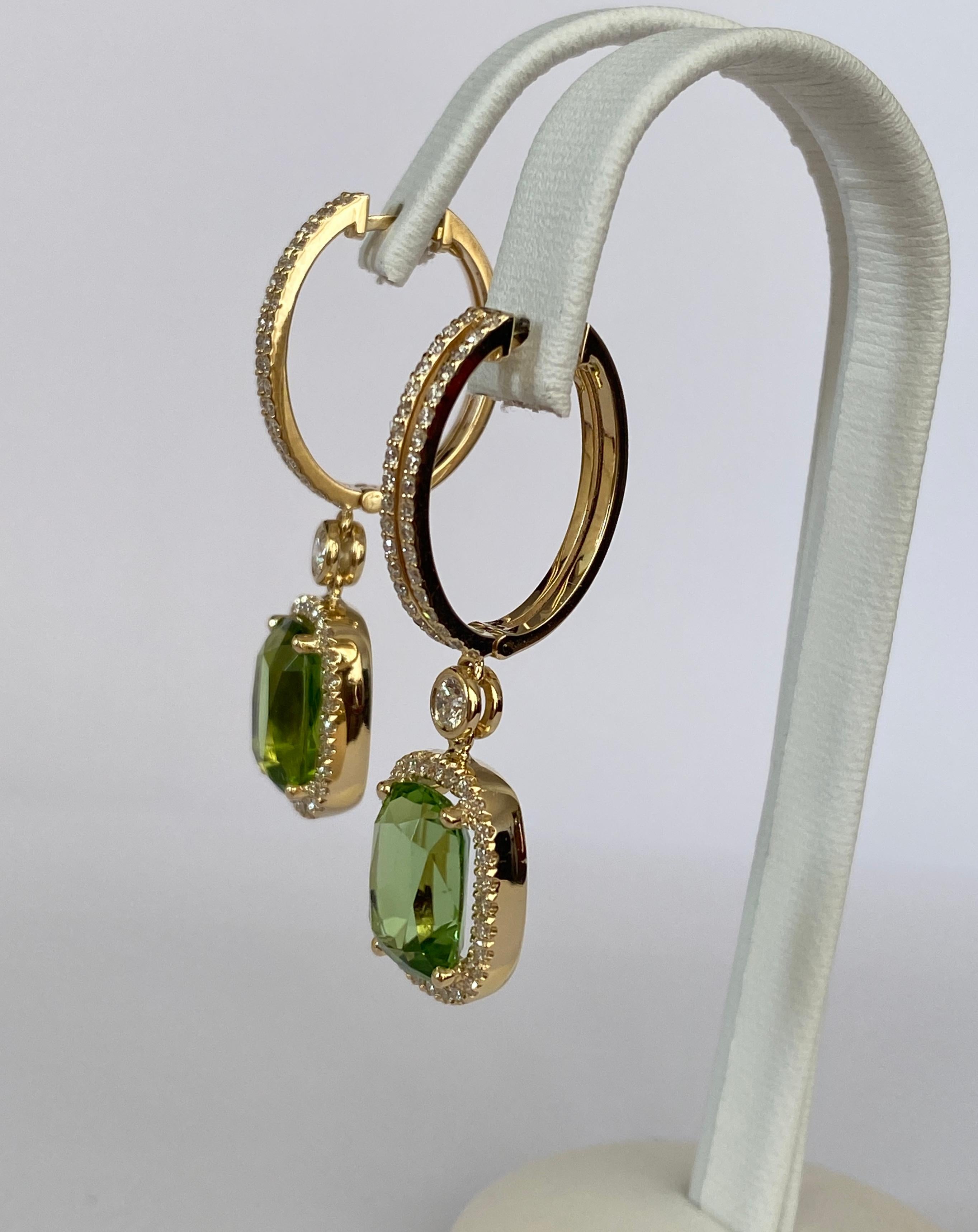 Orecchini con peridoto e diamanti certificati da 8,15 carati in oro giallo 18 kt in vendita 5