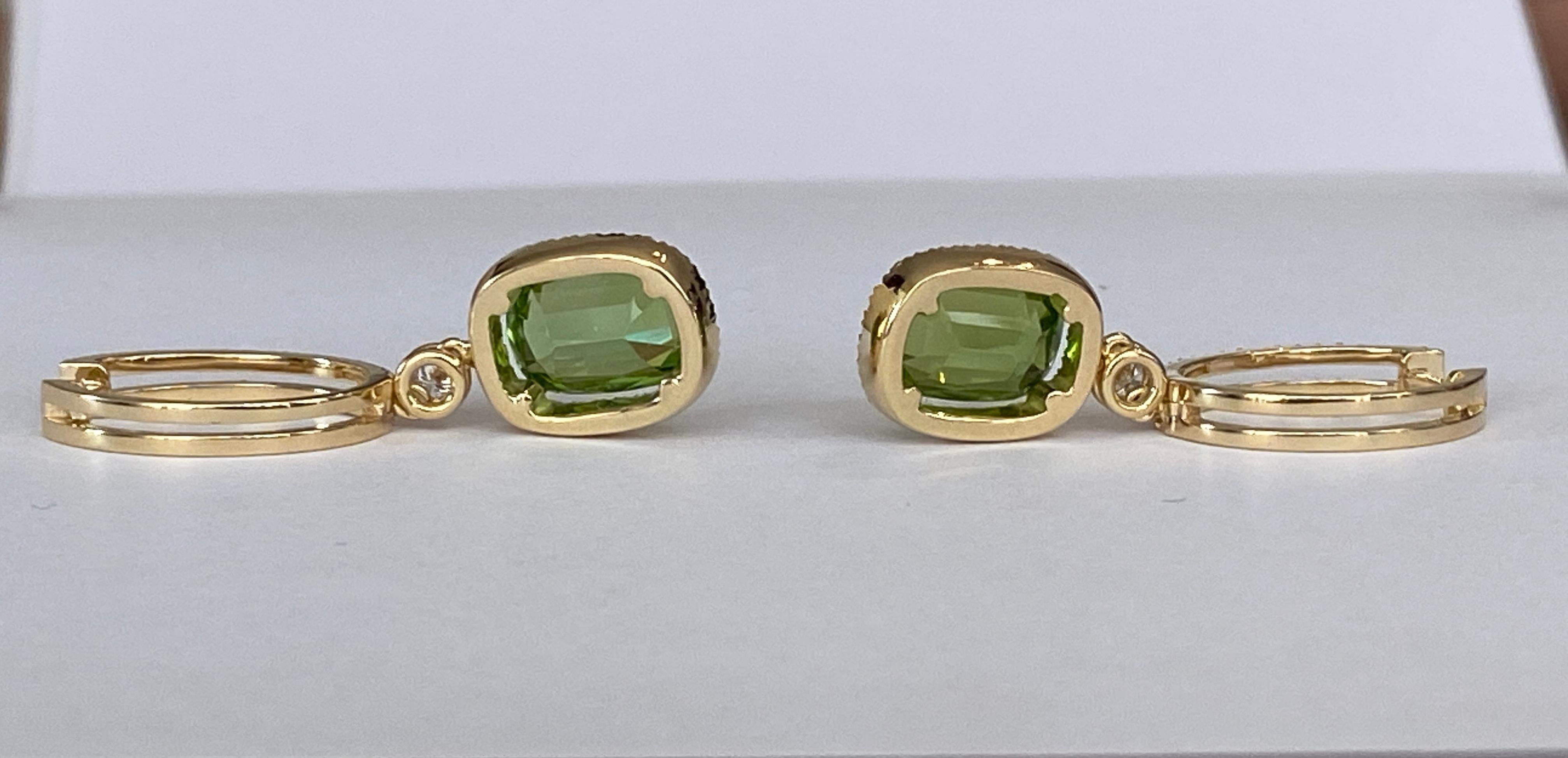 Orecchini con peridoto e diamanti certificati da 8,15 carati in oro giallo 18 kt in vendita 12