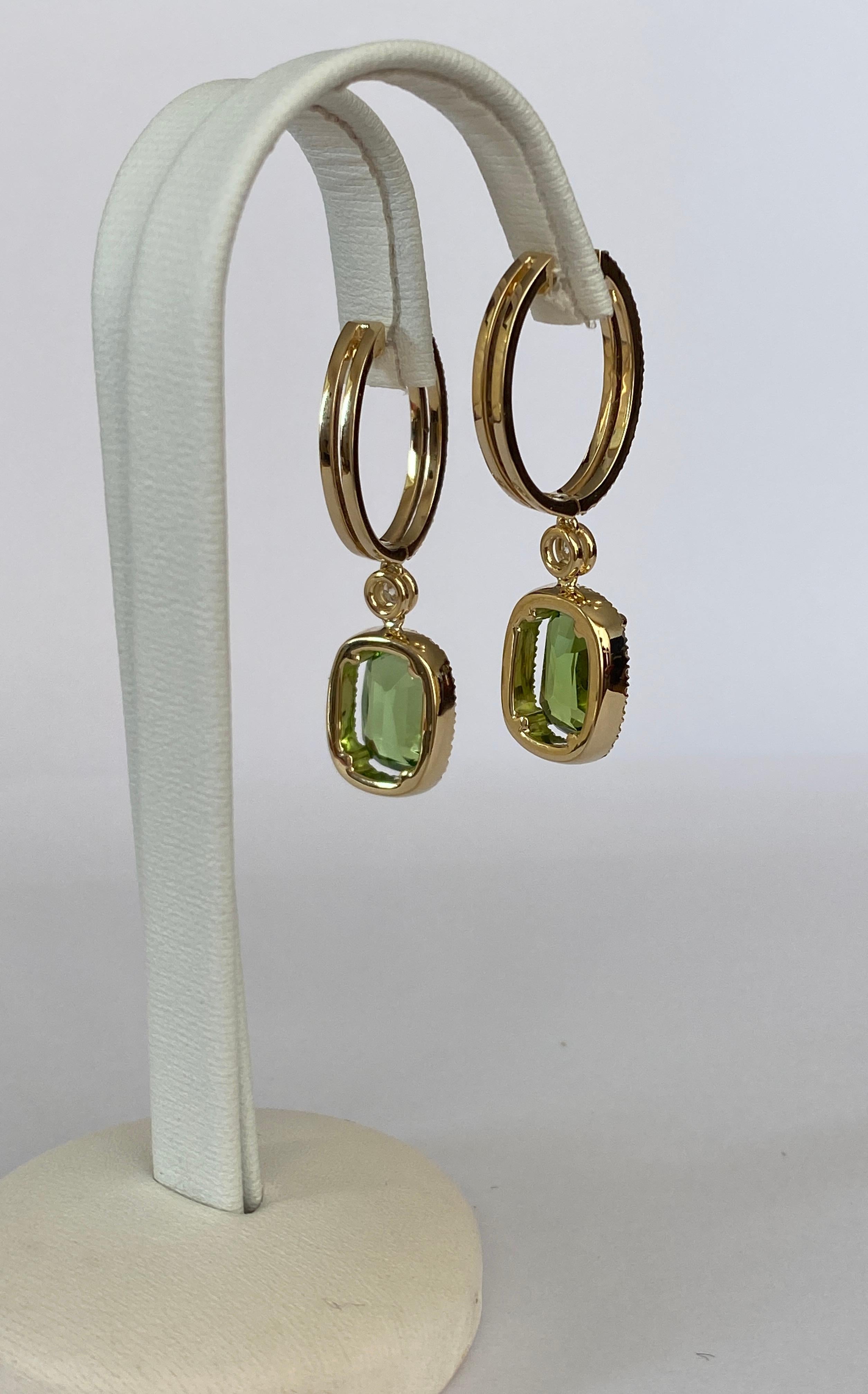 Orecchini con peridoto e diamanti certificati da 8,15 carati in oro giallo 18 kt in vendita 3