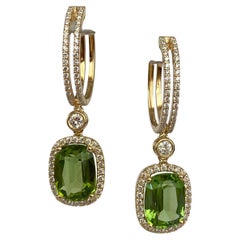 Certified 8.15 carat Peridot and Diamonds earrings in 18 kt yellow gold