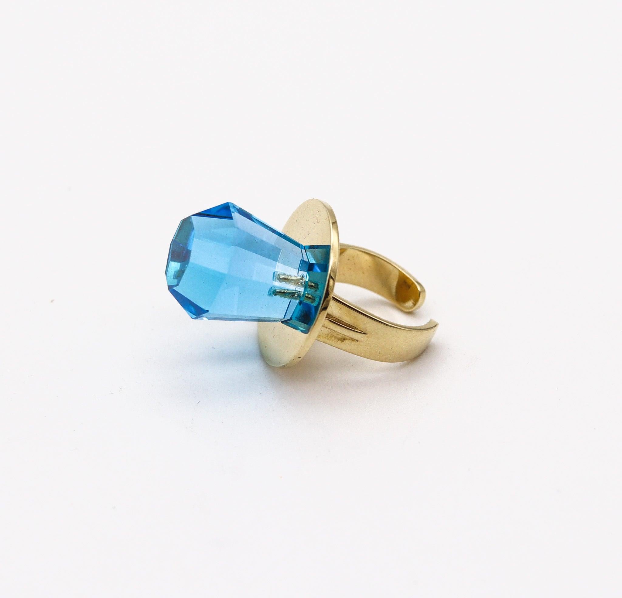 Anello di gemme POP Anthony Kantor Cocktail Ring in oro giallo 14Kt e topazio blu 28 Ctw In condizioni Nuovo in vendita a Miami, FL