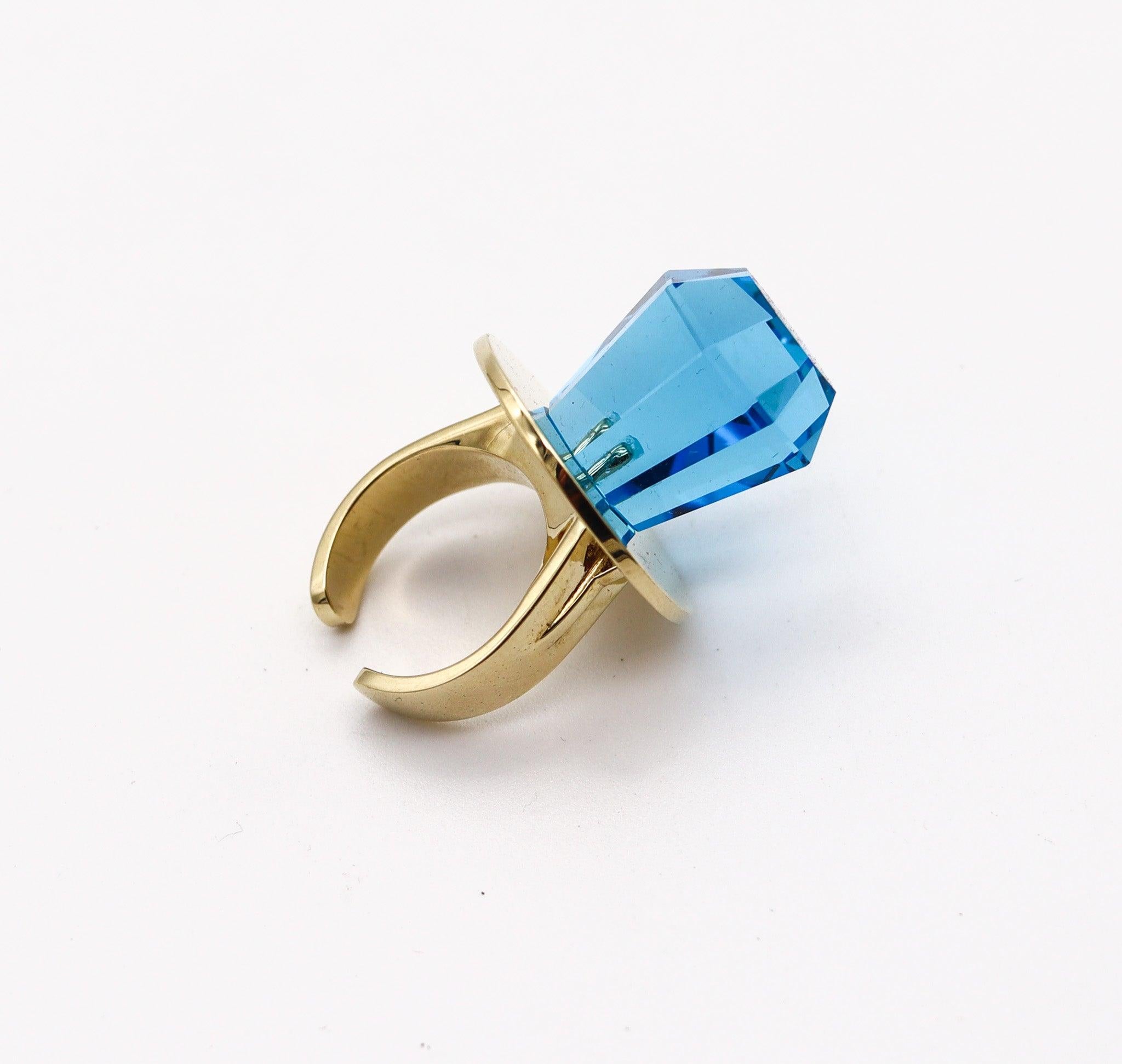 Donna Anello di gemme POP Anthony Kantor Cocktail Ring in oro giallo 14Kt e topazio blu 28 Ctw in vendita