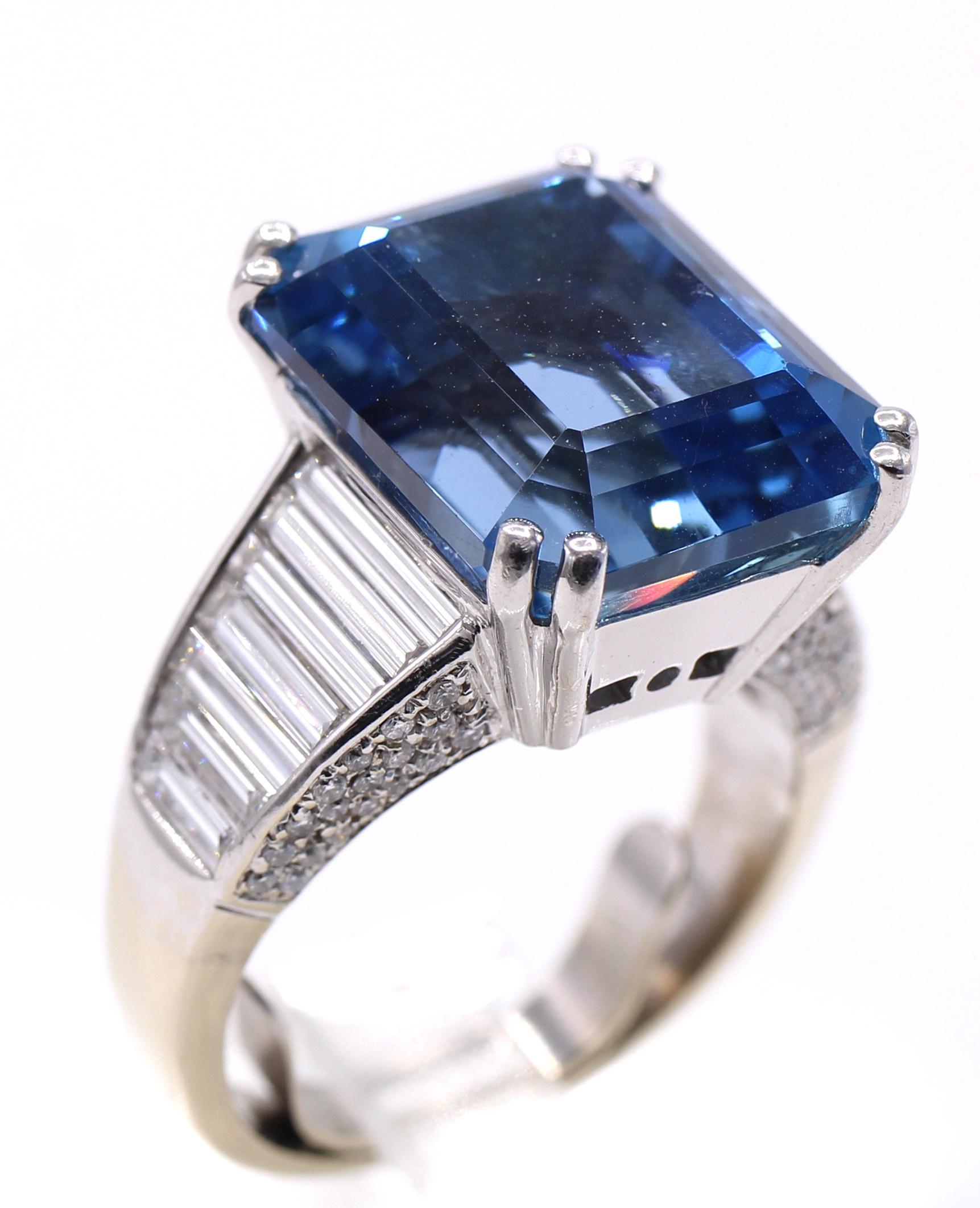 Women's or Men's Gem Santa Maria Color Aquamarine and Diamond Ring For Sale