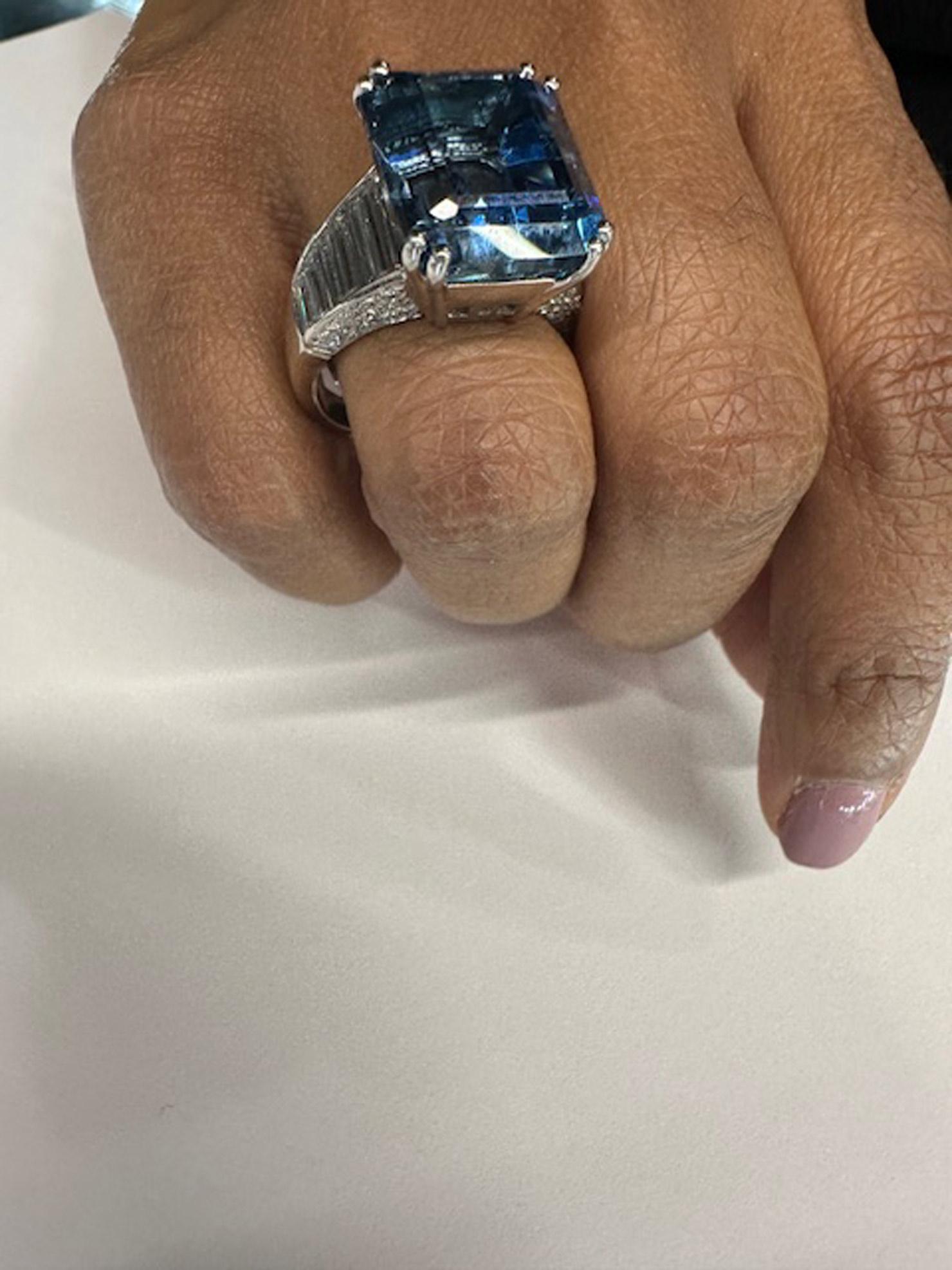Anillo de Diamantes y Aguamarina Color Gema Santa María en venta 2