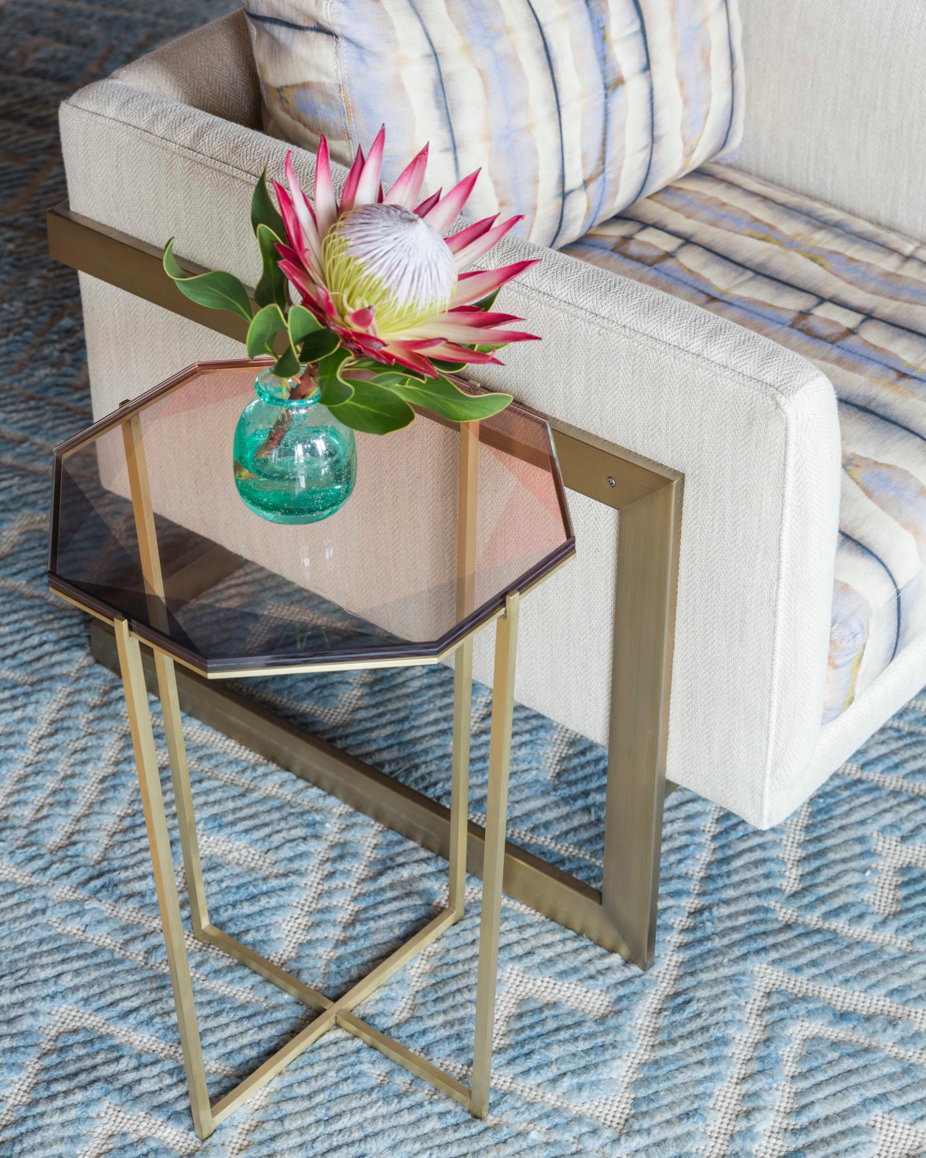 Américain Table basse carrée Gem - Verre soufflé avec base en acier inoxydable par Debra Folz en vente