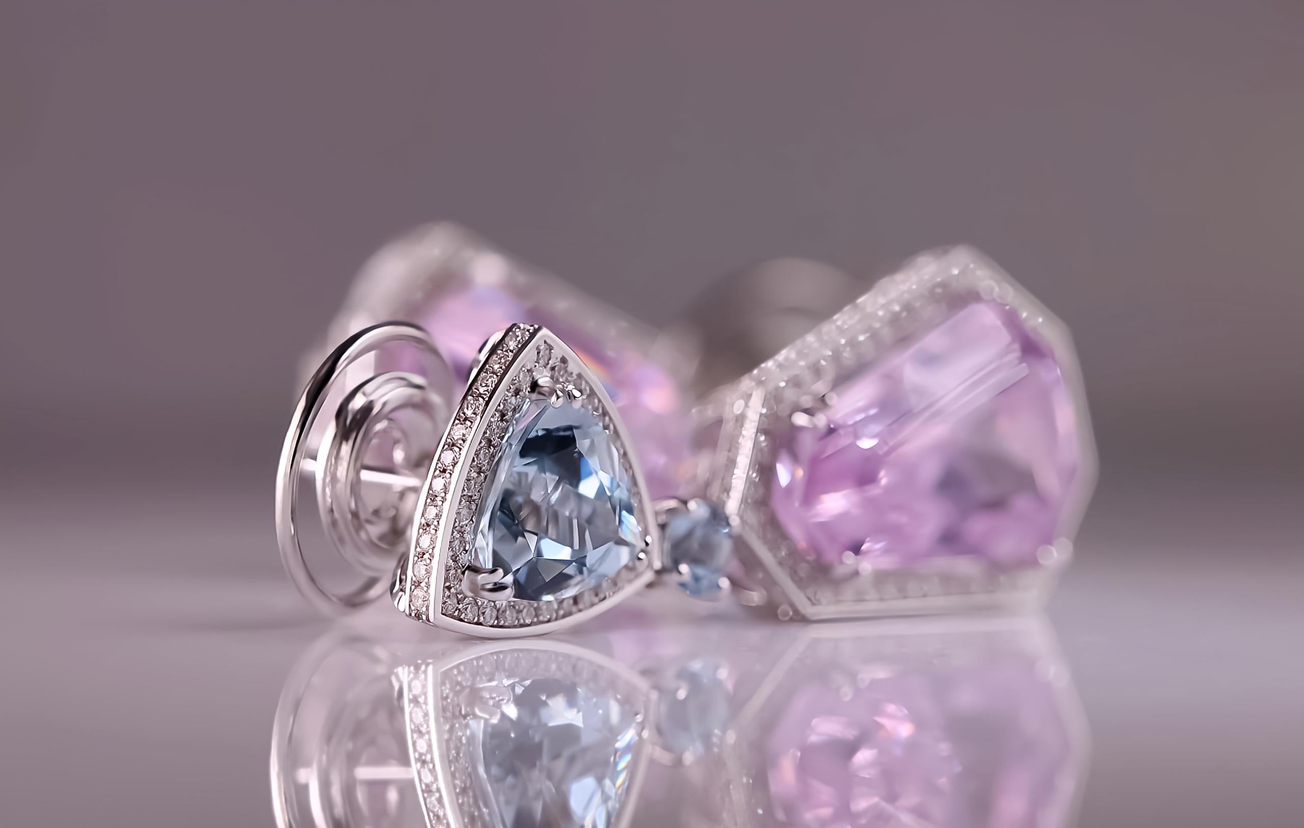 Round Cut Gem Symphony: Aquamarine and Kunzite - 18kt Gold Earring Masterpieces For Sale