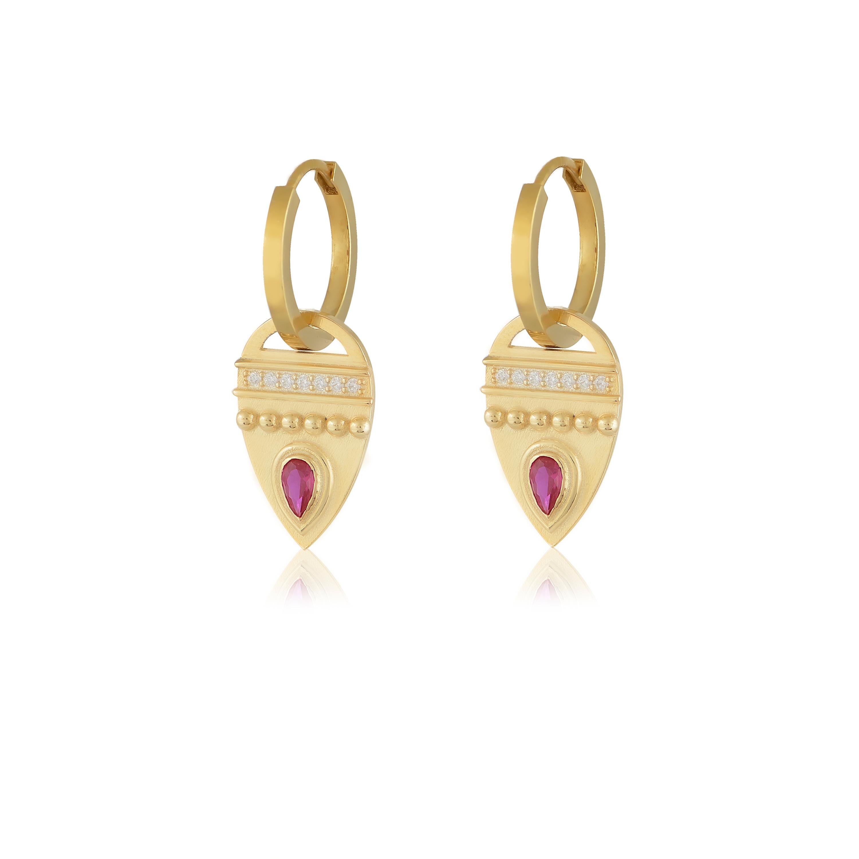 Taille poire Pendentif interchangeable en or jaune 18 carats avec diamants et rubis, étiquettes de pierres précieuses en vente
