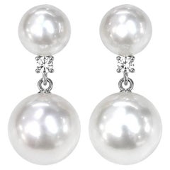 Boucles d'oreilles pendantes en perle blanche des mers du Sud « Gem » et diamants, 11-12 mm, or blanc 18 carats
