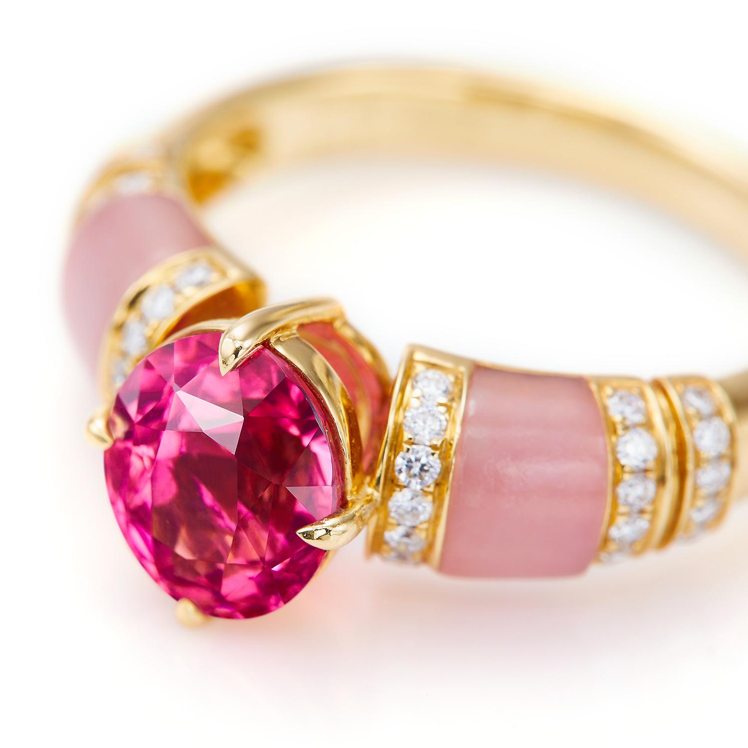 GEMCOOK 2.06ct Hot Pink Mahenge Spinel Ring In New Condition For Sale In Bangkok, TH