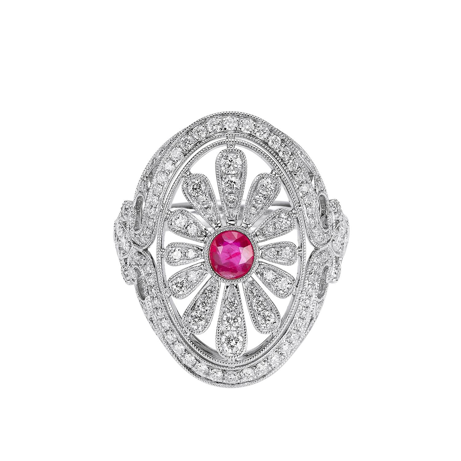 Elaborado por expertos de GEMCOOK, este anillo de rubí sangre de paloma Mogok de Birmania exhibe una gema rara y codiciada, conocida por su vibrante tonalidad roja. Con su elegante diseño y su rubí de origen ético, este anillo es un complemento