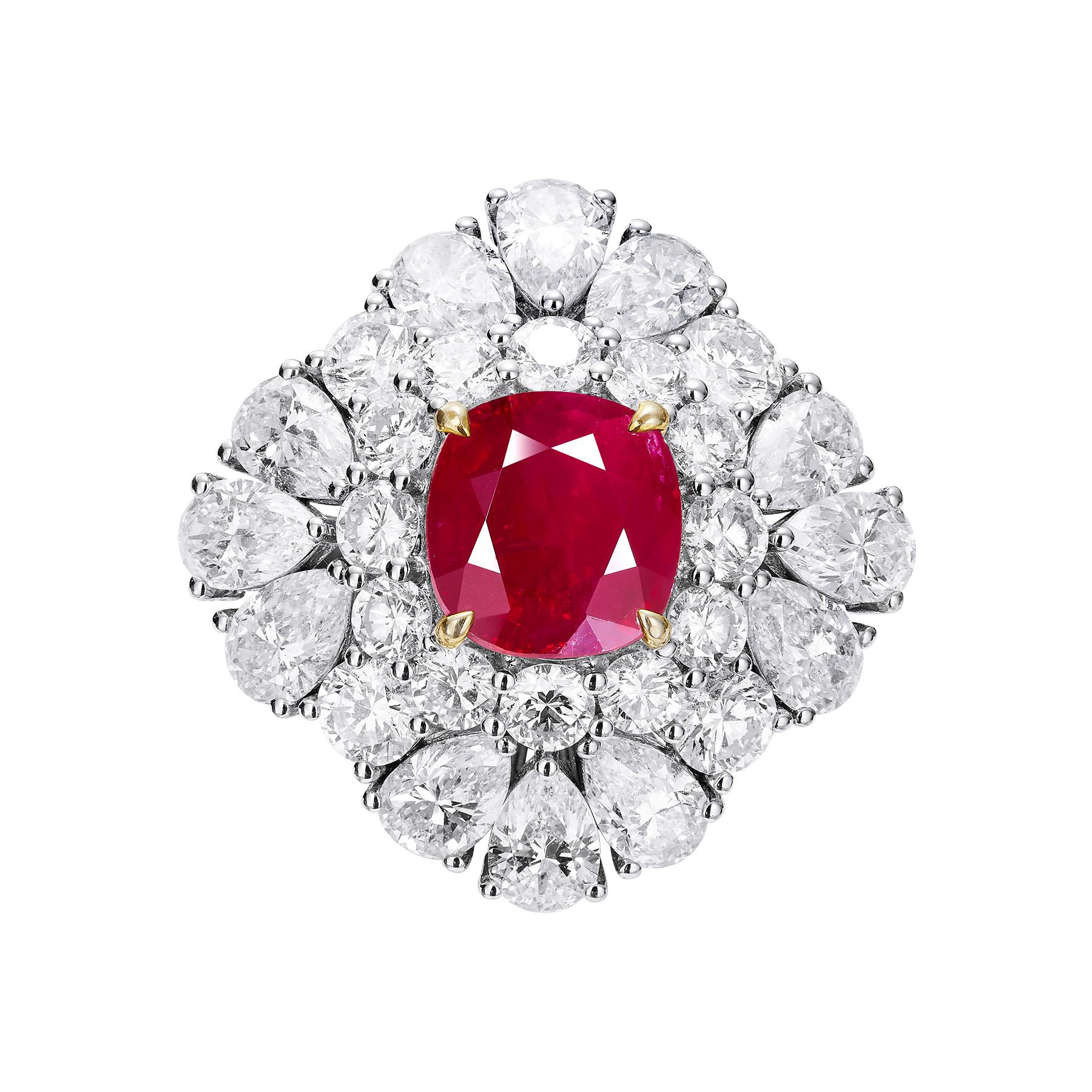 2.13ct unheated pigeon blood from Mogok, Myanmar Rich and charming style Luxury inlay.The unheated pigeon blood from Mogok, Myanmar is a symbol of luxury and prestige. The ruby's rich and charming style, coupled with its 5 carats side stones of VS