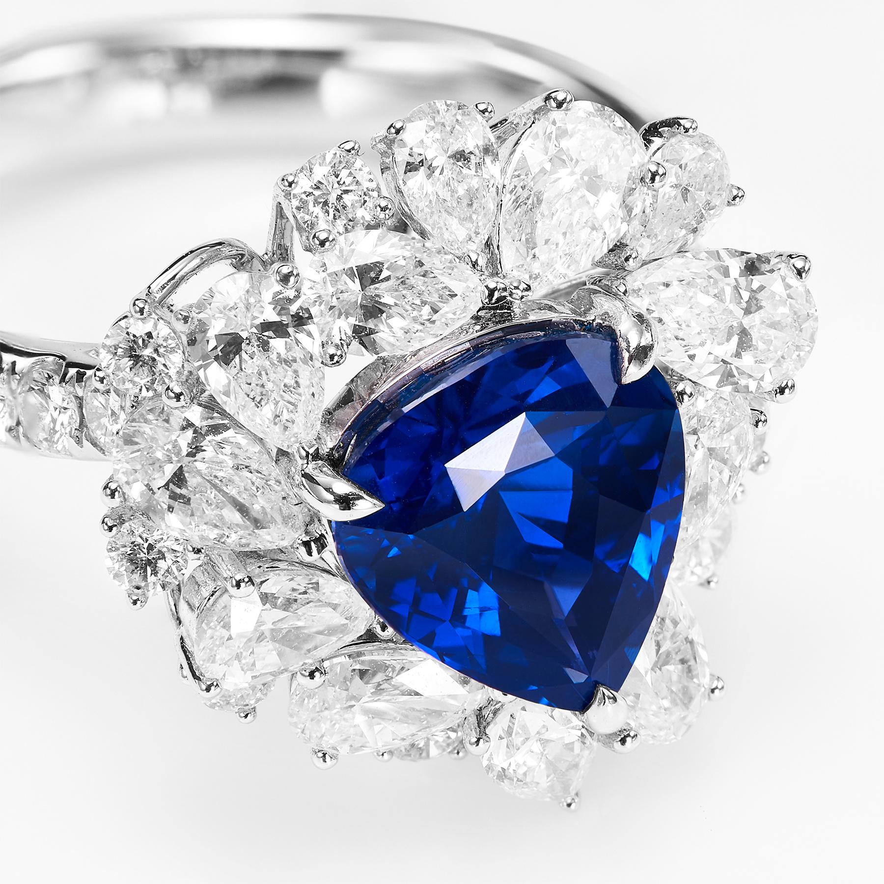 Pear Cut GEMCOOK JEWELLERY 3.05ct GRS Unheated Royal Blue Sapphire Ring For Sale