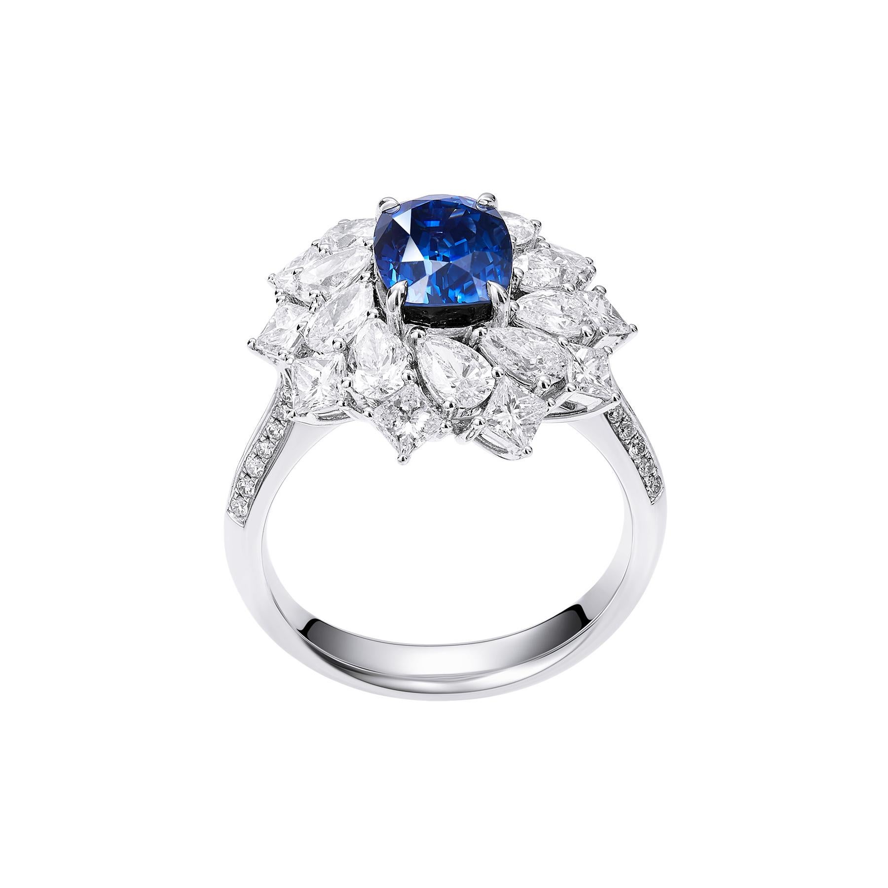 GEMCOOK JEWELLERY 3.05ct Unheated Royal Blue Sapphire Ring In New Condition For Sale In Bangkok, TH