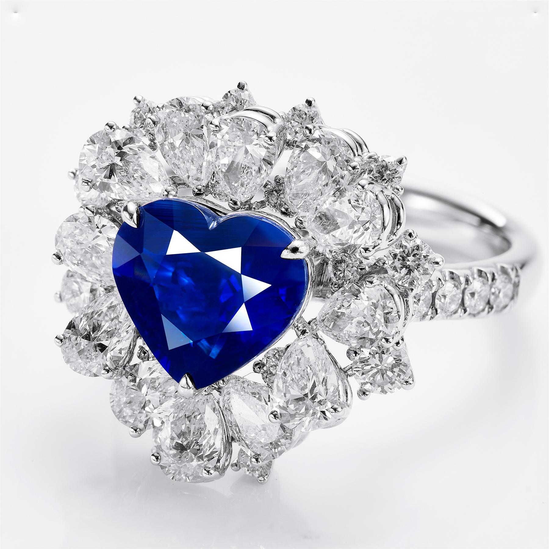Women's or Men's GEMCOOK JEWELLERY 3.20ct Heated Royal Blue Sapphire Ring For Sale