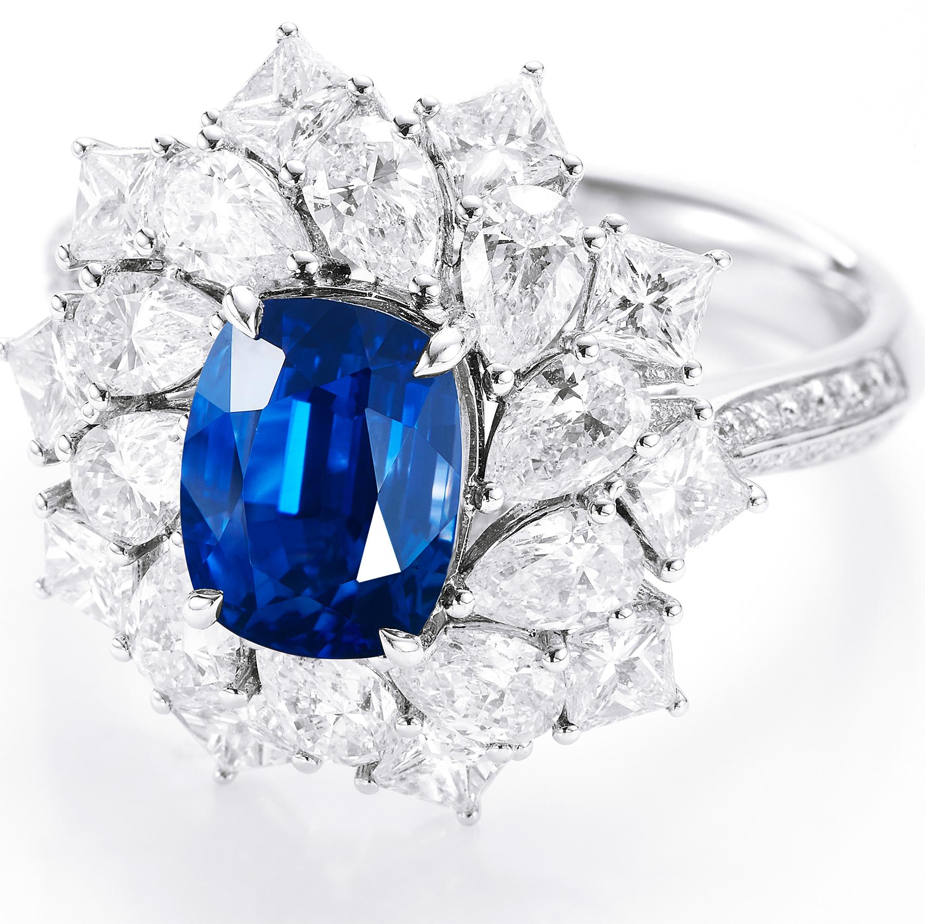 Women's or Men's GEMCOOK JEWELLERY 3.05ct Unheated Royal Blue Sapphire Ring For Sale