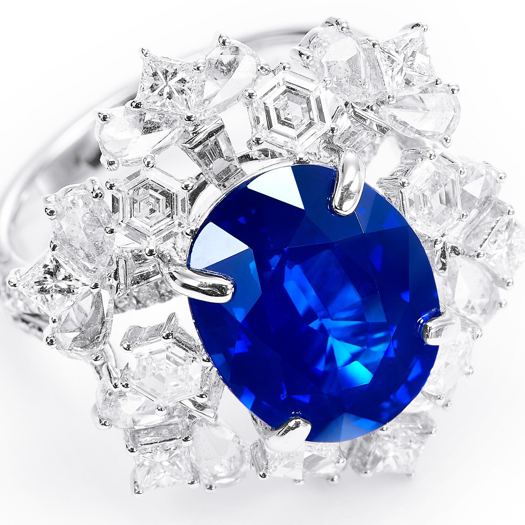 Women's or Men's GEMCOOK JEWELLERY 7.1ct Heated Royal Blue Sapphire Ring For Sale