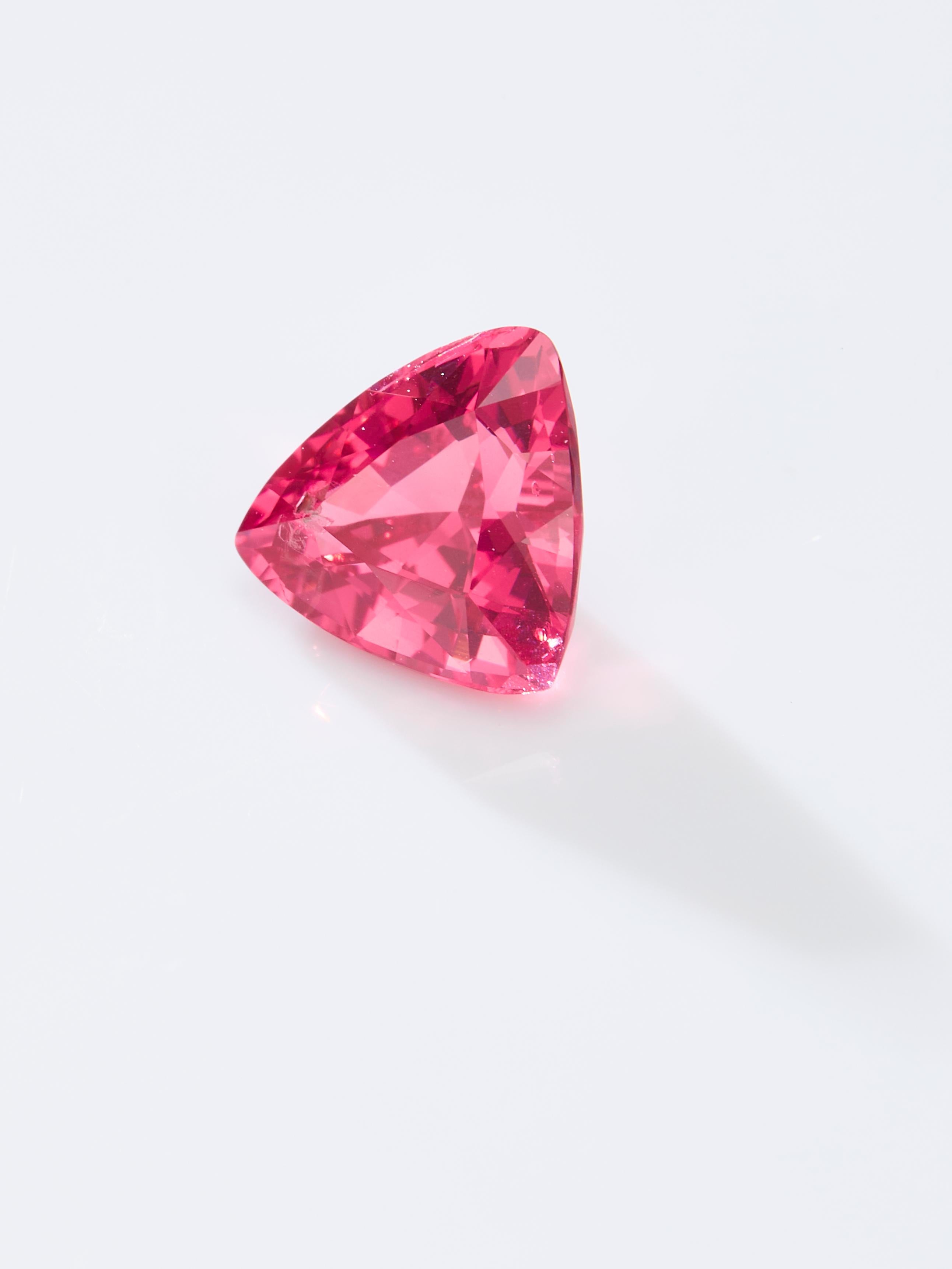 Brilliant Cut GEMCOOK JEWELLERY GUILD Certified 1.25ct Hot Pink Mahenge Spinel For Sale