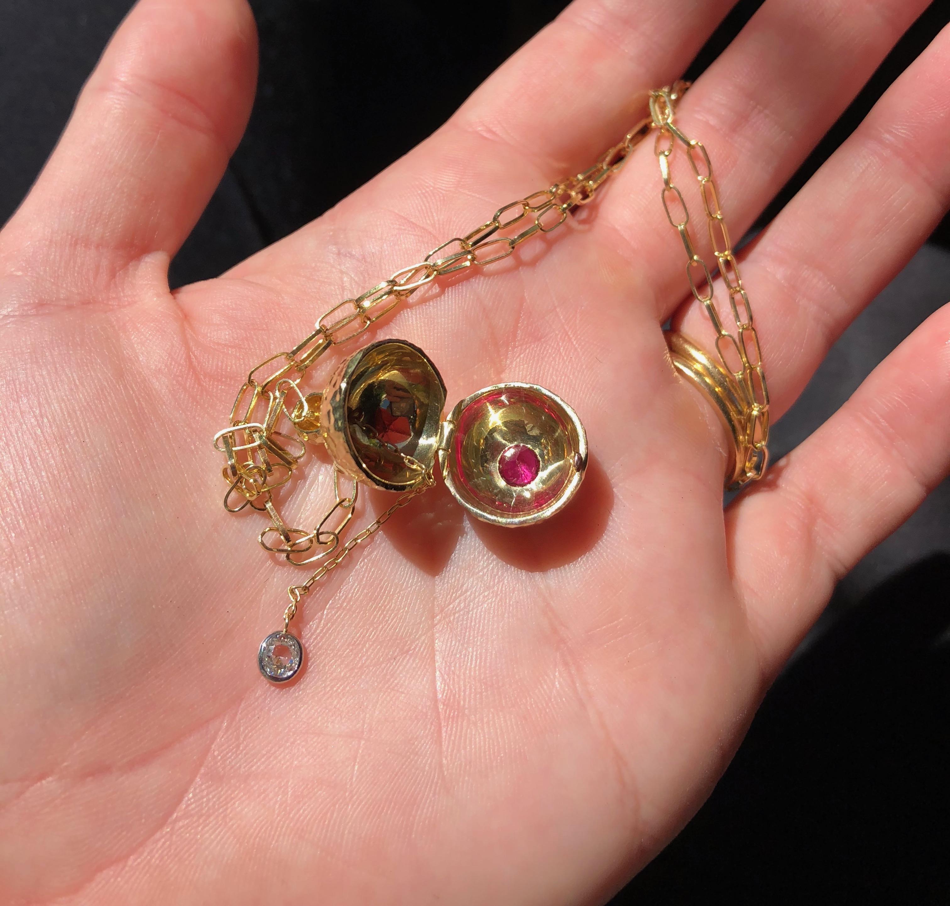 Ruby and 18 Karat Gold Locket Pendant and Necklace In New Condition For Sale In Berkeley, CA