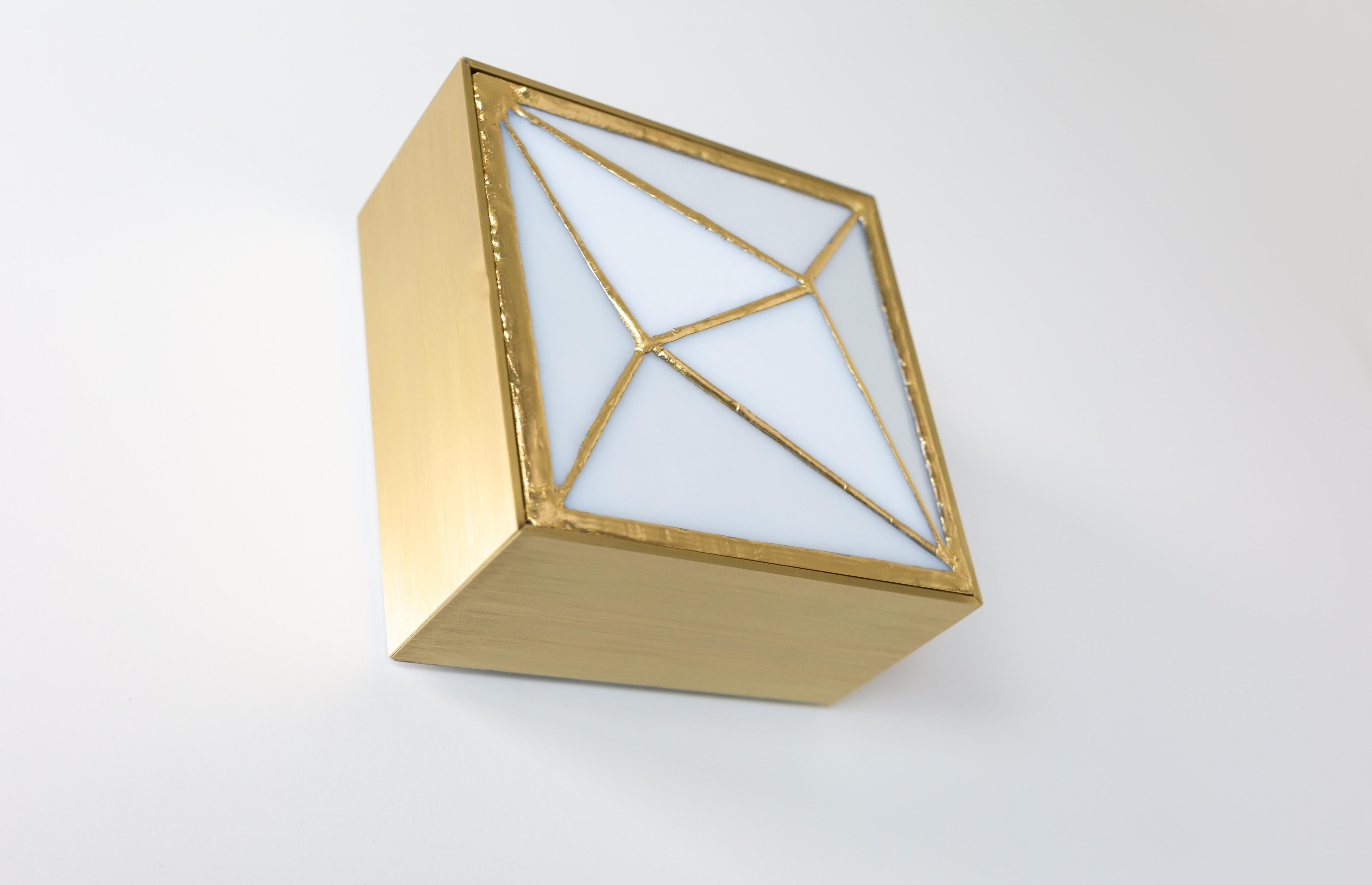 Edelstein Gem_Gold V.3, Zeitgenössischer Wandleuchter aus Glas und Messing von Kalin Asenov im Angebot 3