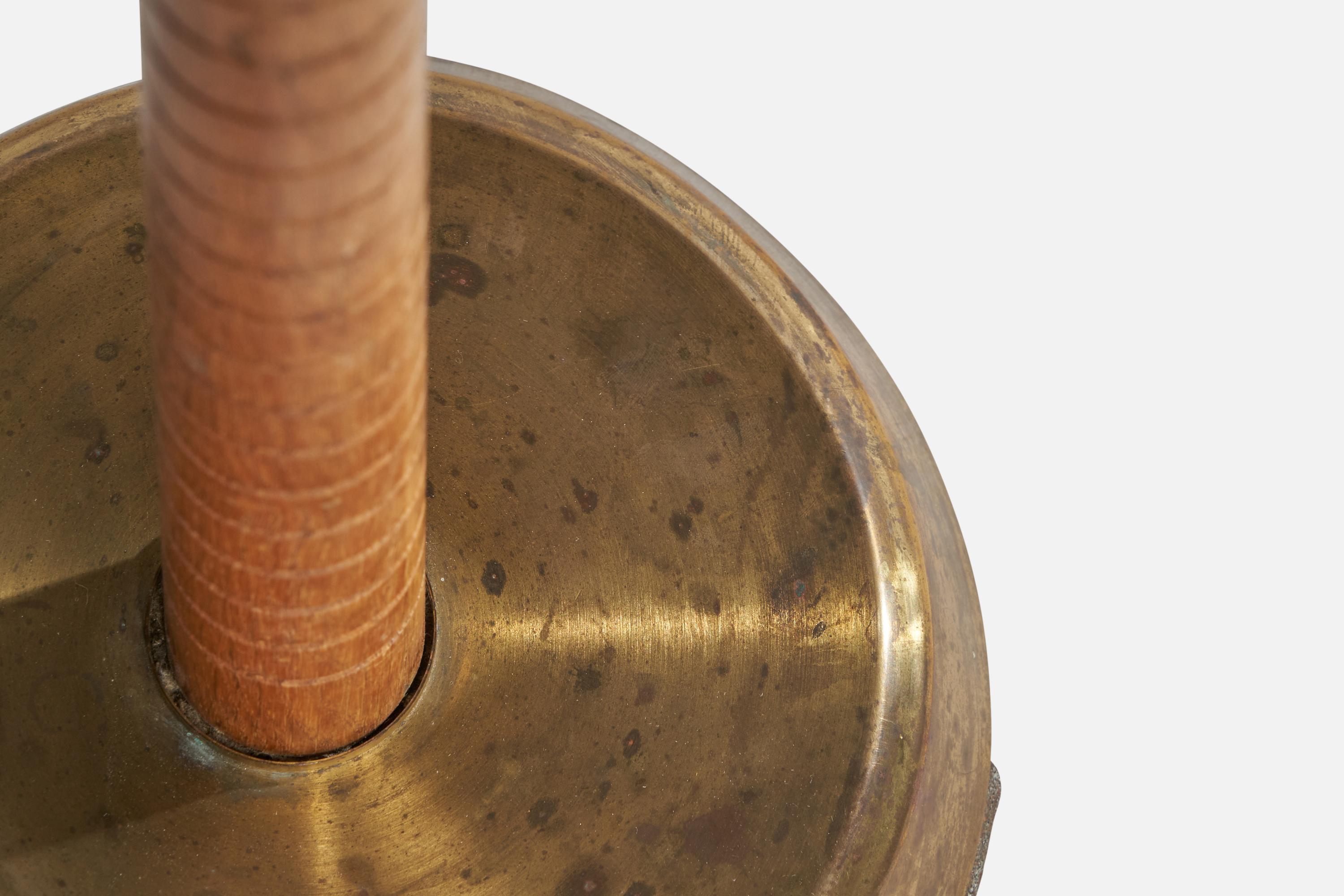 Metà XX secolo GEMI, lampada da terra, ottone, olmo, vetro, Svezia, anni '40 in vendita