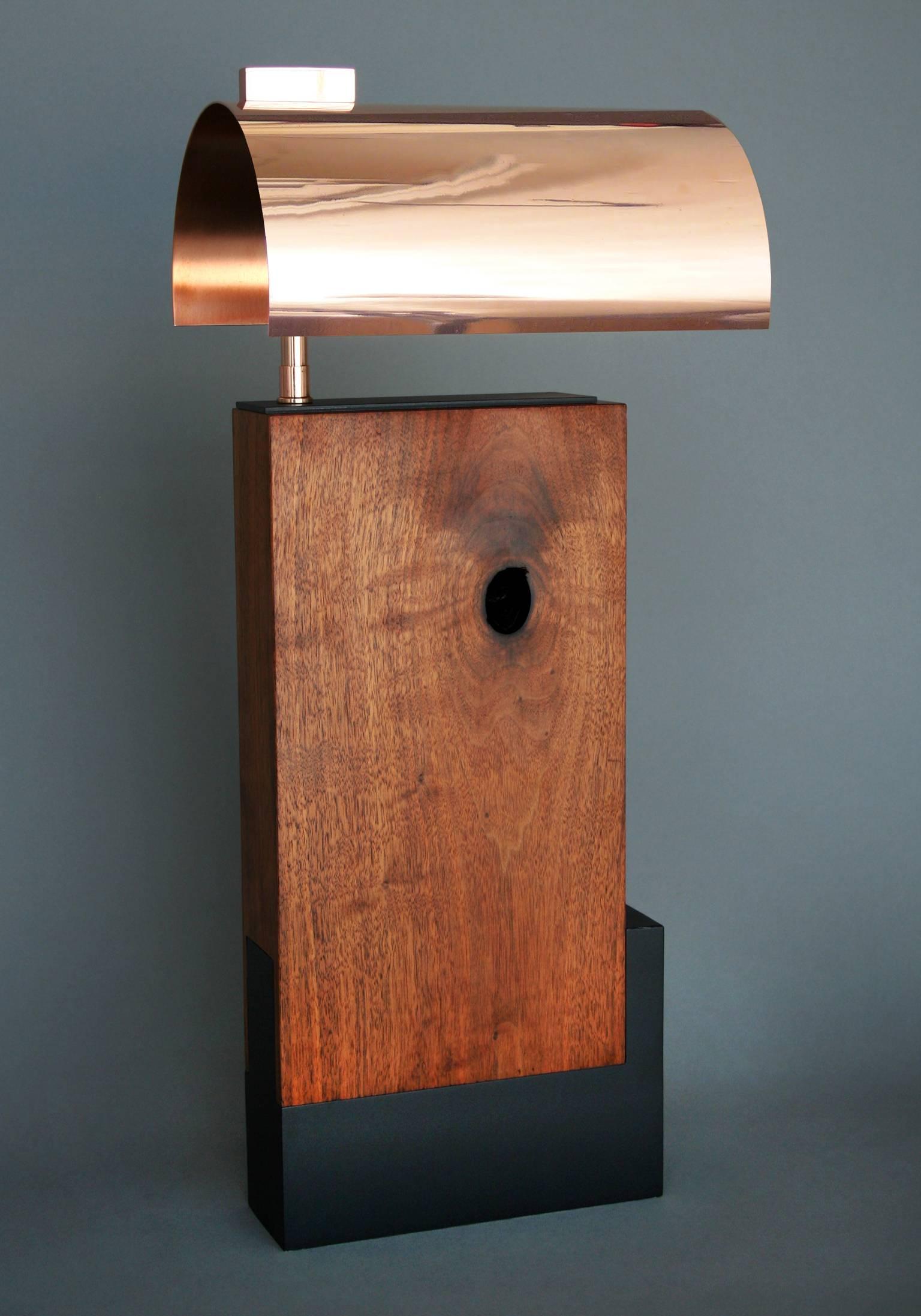 Bauhaus Style Contemporary Table lamp in Walnut and Brass by Vivian Carbonell For Sale 1