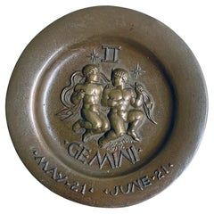 „Gemini“, seltenes, hochformatiges Art-Déco-Bronze-Bassrelief im Hochstil von Paul Manship