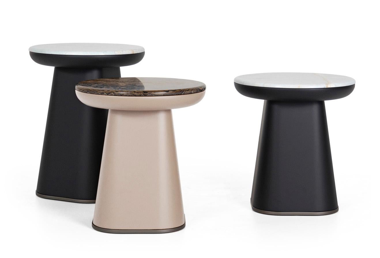 Introducing the exquisite Gemini small table, a stunning addition to our collection of coffee tables! This piece boasts a statement basement of exceptional sculptural value, sure to catch the eye of any interior enthusiast. It is available in a