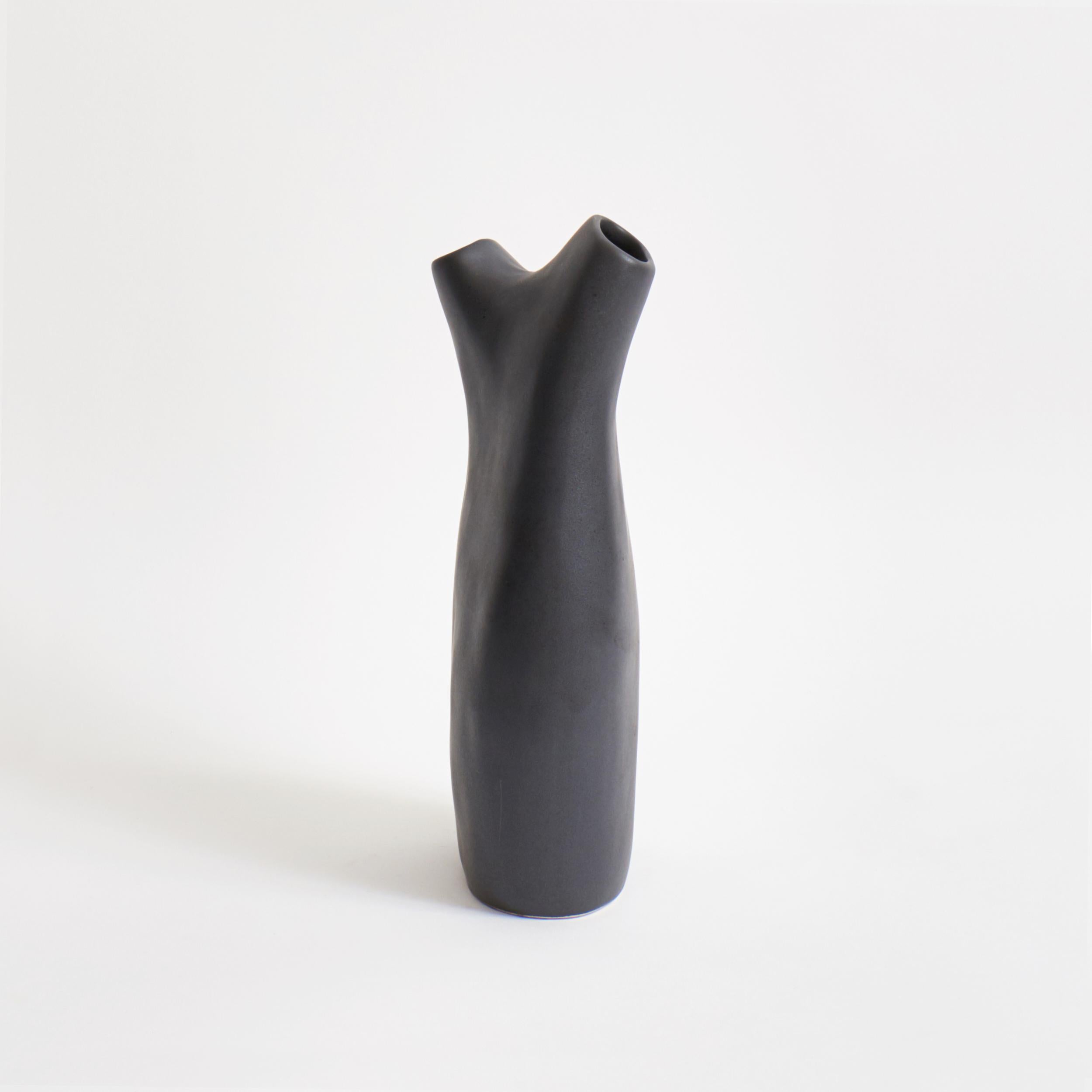 Gemini vase in Graphite
Designed by Project 213A in 2020
Handmade Stoneware

A beautiful flower arrangement can bring out the inner quality of flowers and plants, expressing emotion. This is Ikebana, the Japanese art of flower arrangement.