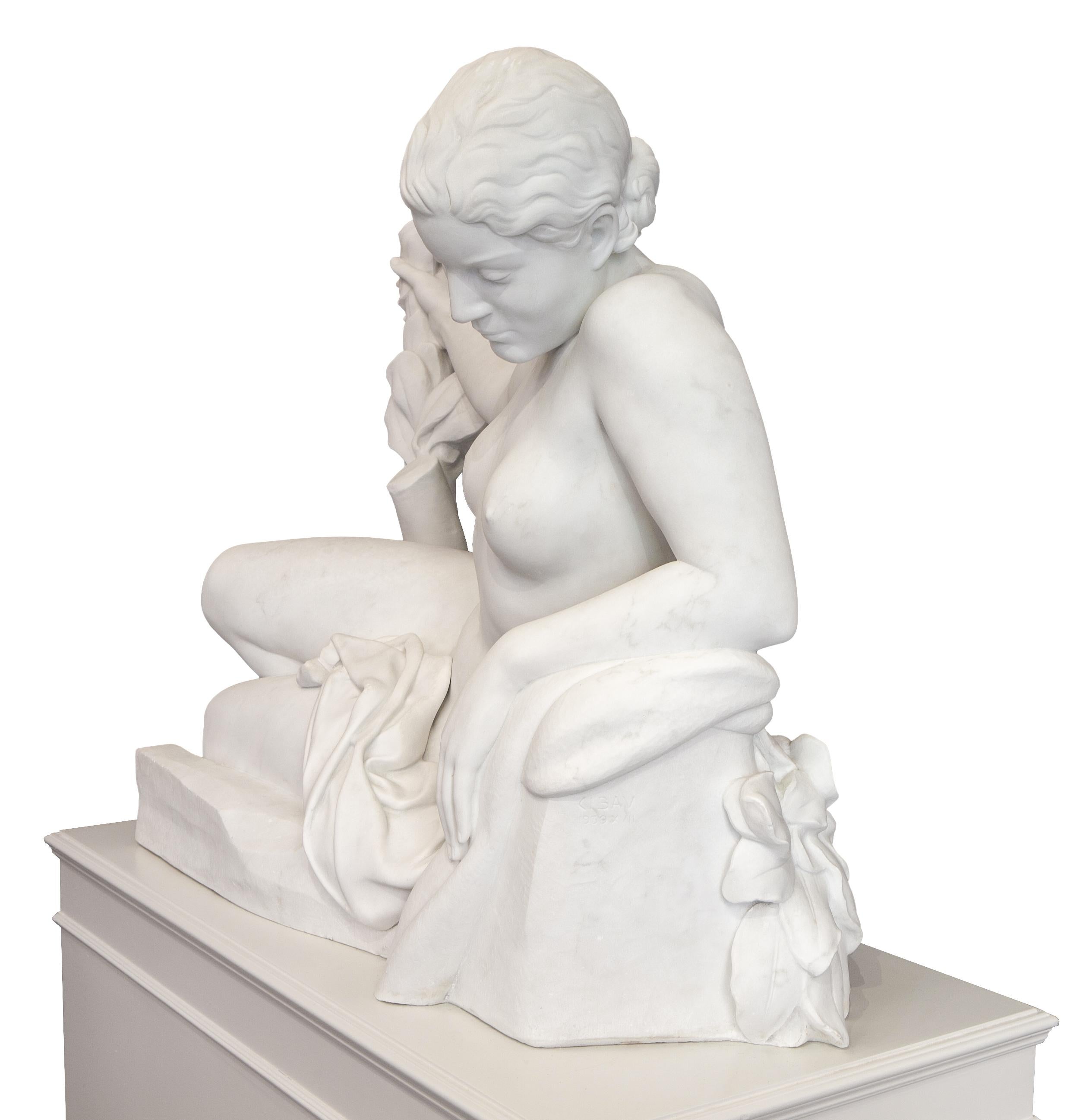 Geminiano Cibau (Cividale del Friuli, 1893 - Milano, 1969)
Bagnante, 1939
Firmato e datato alla base
Marmo bianco di Carrara statuario
Misure 100 x 45 alt. 80 cm
Peso approssimativo 250 kg

Il modello preparatorio in gesso fu esposto al Museo della