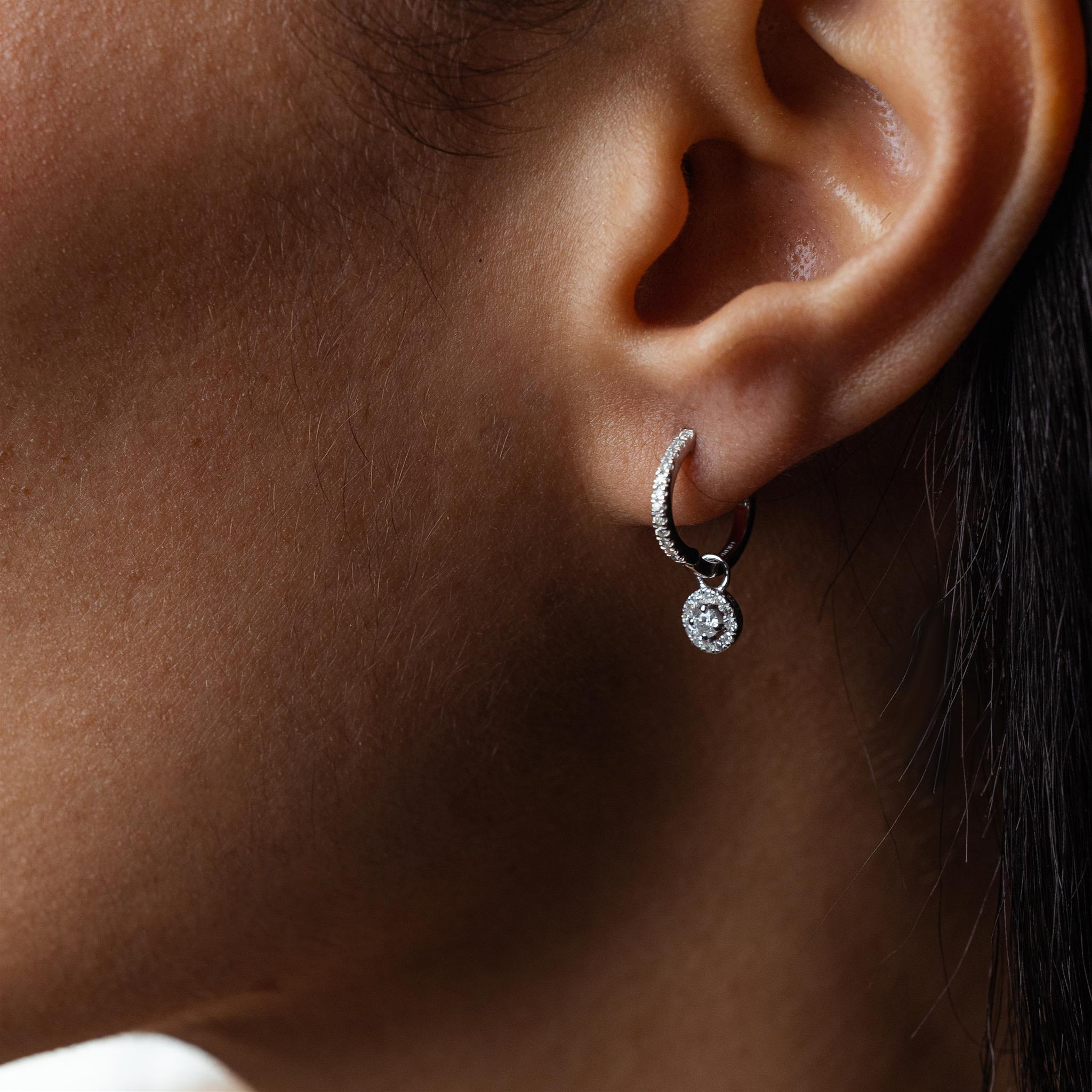 Gemmologia  Orecchini pendenti con diamanti naturali in oro bianco 14K da 0,33 ct. In condizioni Nuovo in vendita a New York, NY