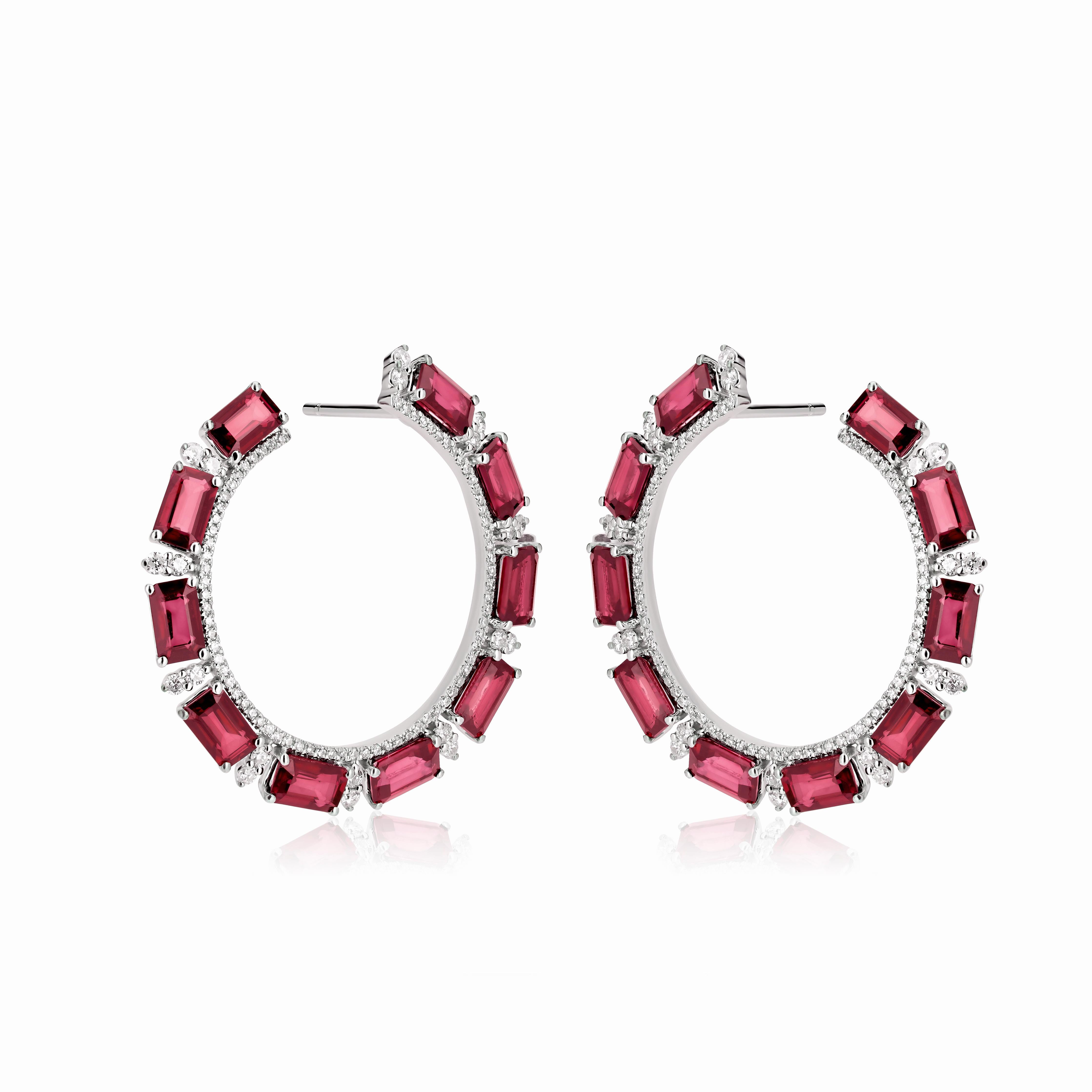 This Gemistry hoop earring is made on an 18K White Gold with round single-cut and full-cut white diamonds in micro pave and illusion setting. In addition to the sparkling diamonds, this beautiful pair has twenty octagon-cut rubies in a prong