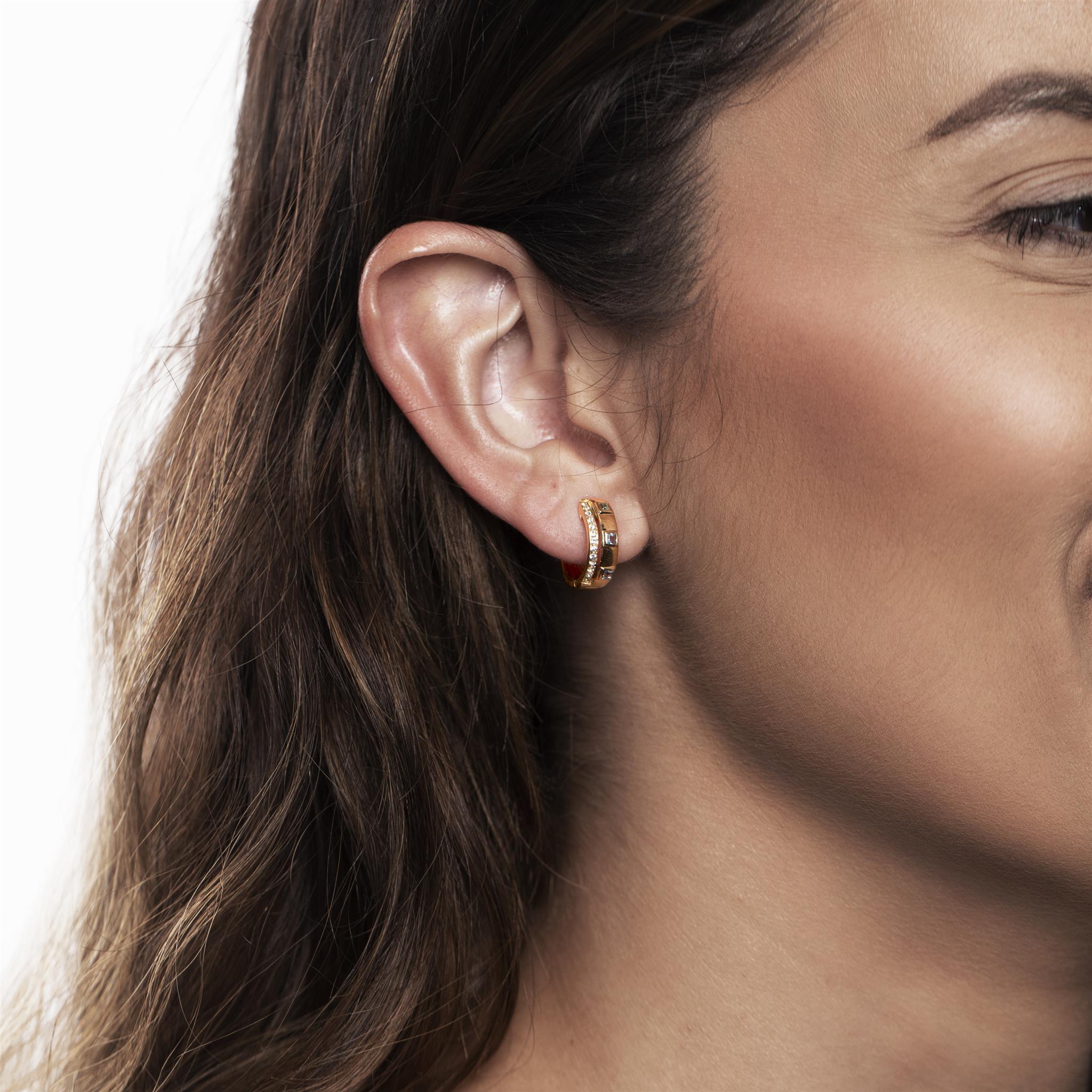 Gemistry Classic Boucles d'oreilles en or jaune 14K avec topaze bleue suisse en pierres véritables Neuf - En vente à New York, NY
