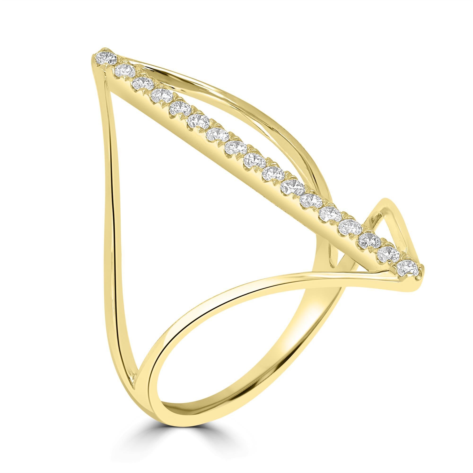 Éblouissante de diamants et dotée d'un design ouvert unique de Luxle, cette bague en or 14k ajoute un style contemporain à votre garde-robe . Cette bague ouverte en V est sertie de 0,25 carats de diamants ronds de pleine taille au centre, et attire