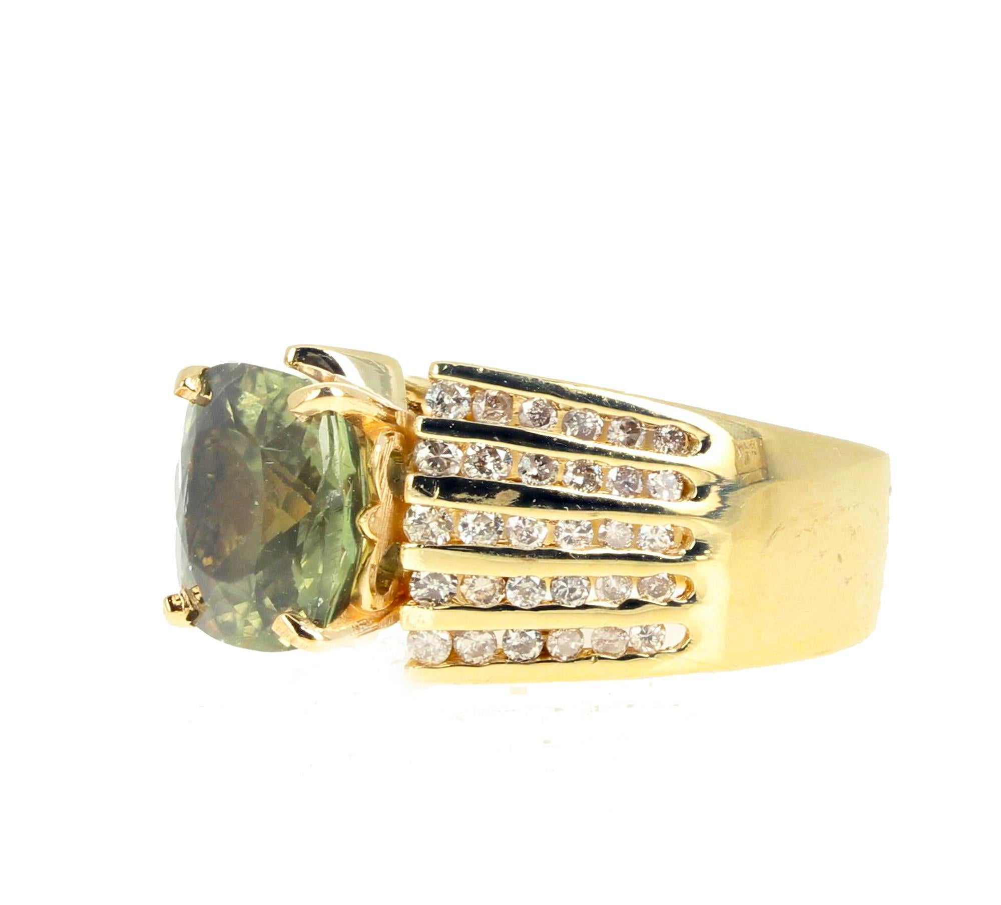 Taille mixte AJD 3,81 carats Bague en or jaune avec zircon vert naturel du Sri-Lankan et diamants en vente