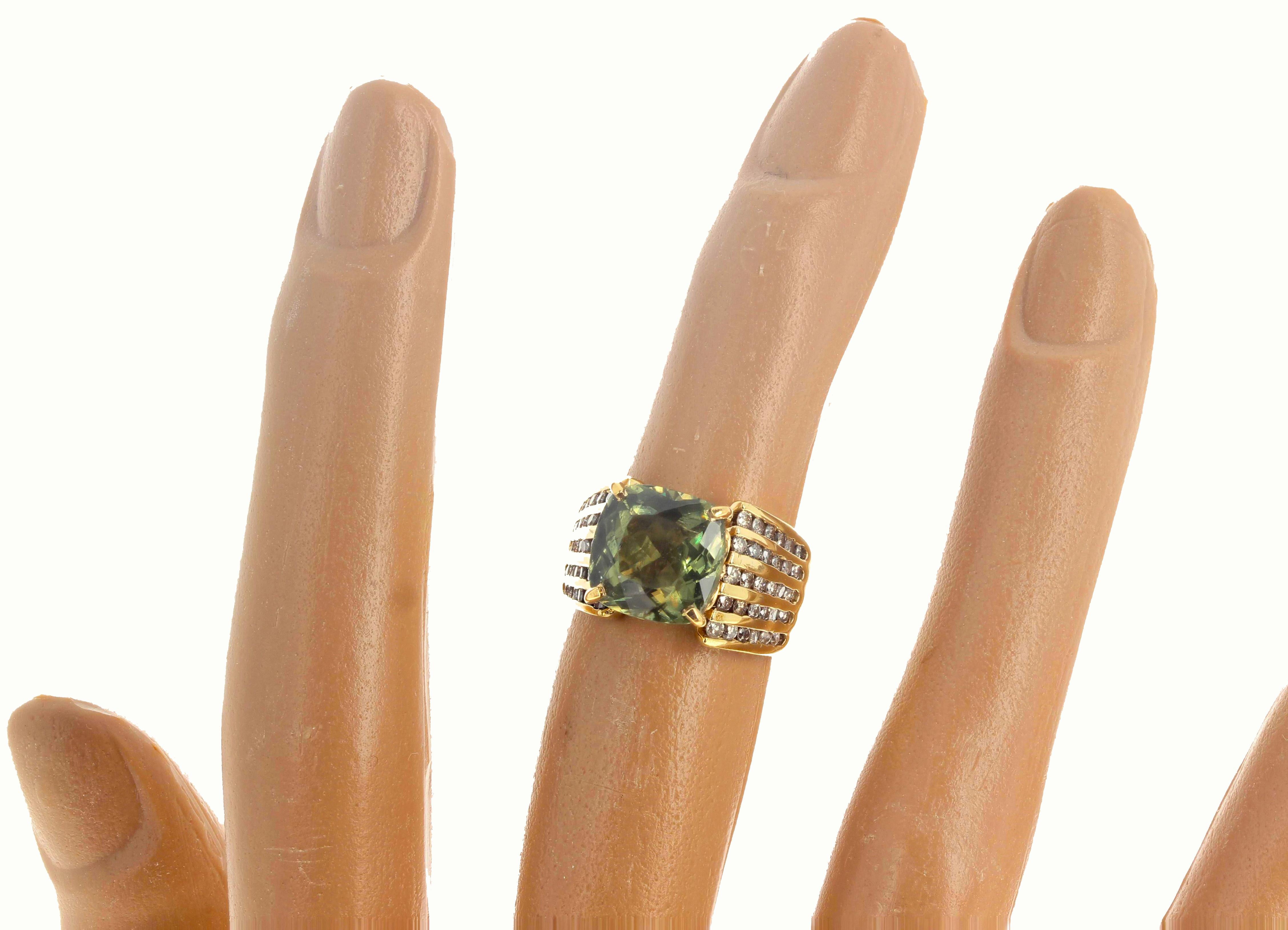 AJD 3.81 Ct. Natural Sri-Lankan Green Zircon & Diamond Yellow Gold Ring For Sale 3