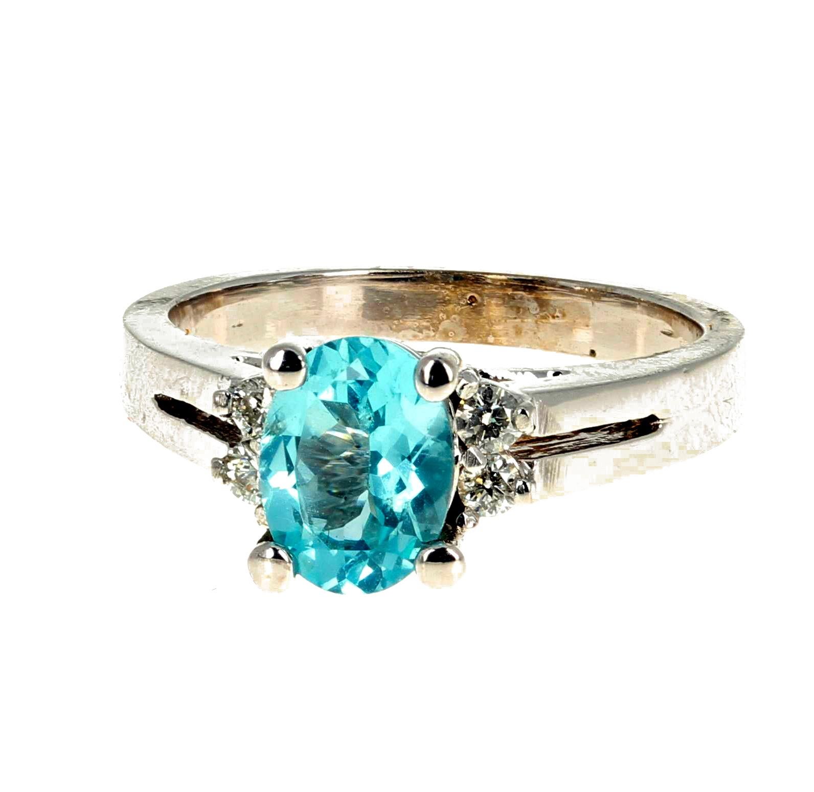 AJD Brilliant Blue Natural 1.25 Ct Apatite & White Diamonds Gold Ring In New Condition For Sale In Raleigh, NC