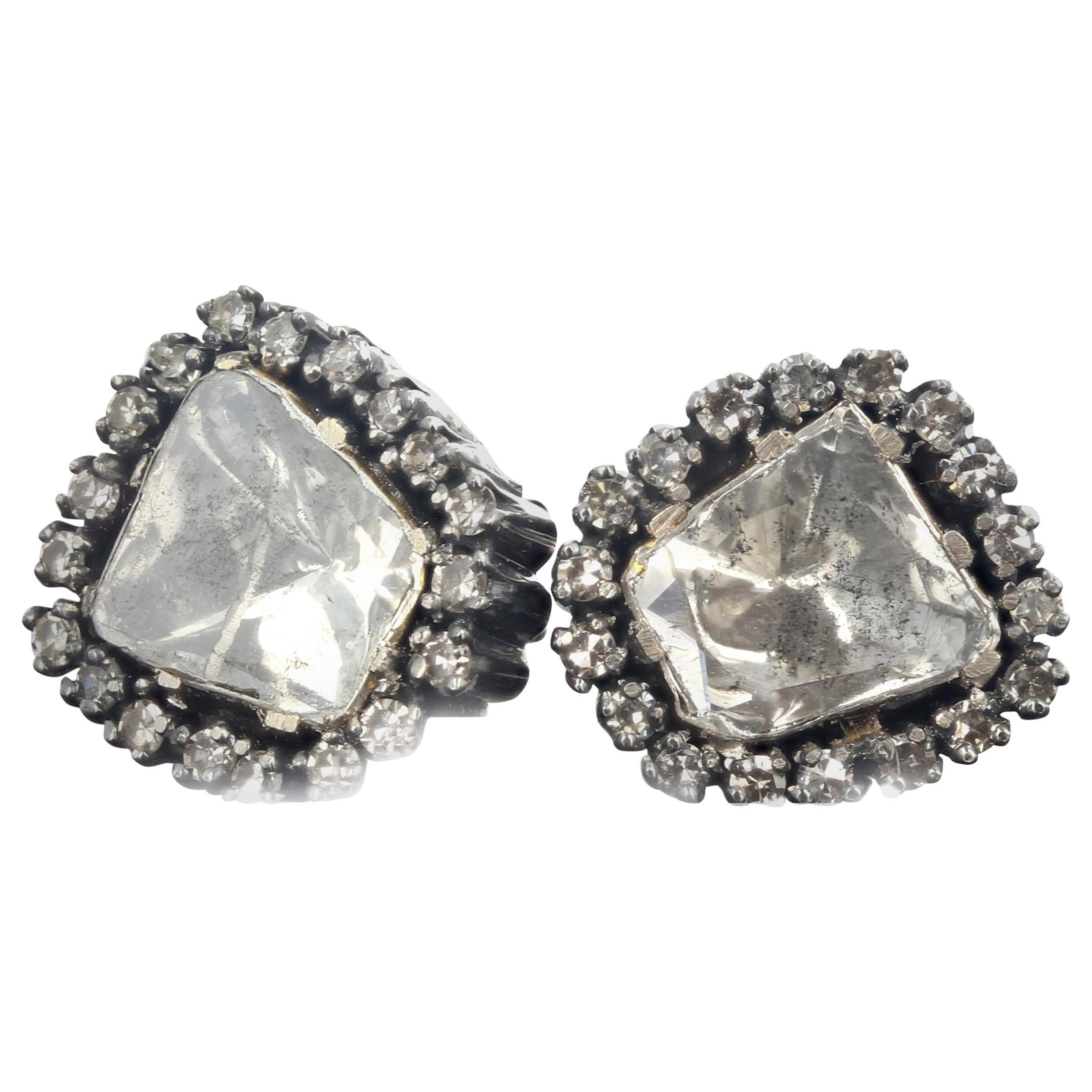 Gemjunky Dazzling Natural White Diamond Rock Earrings