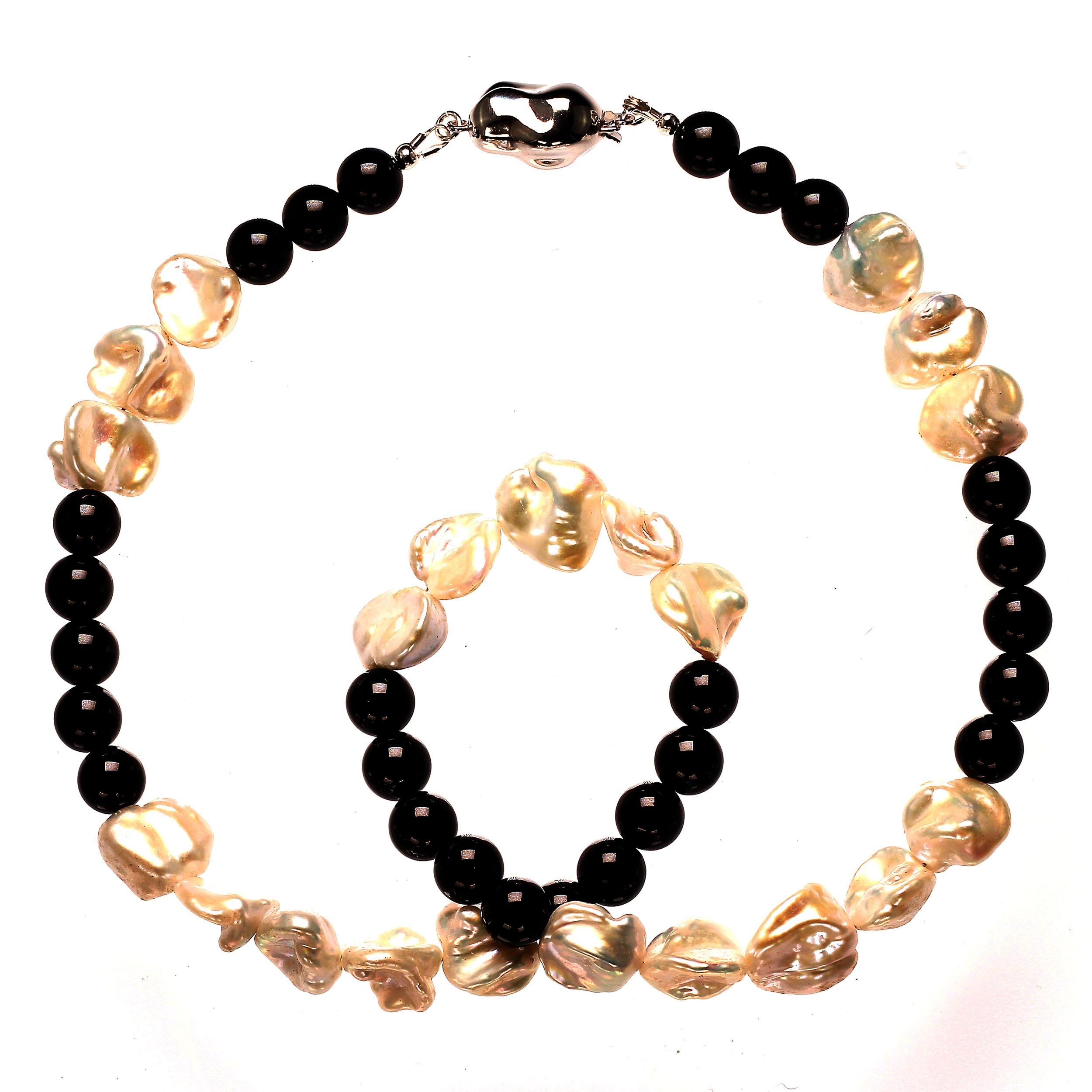 Gemjunky Elegant Black Onyx and White Pearl Necklace 4