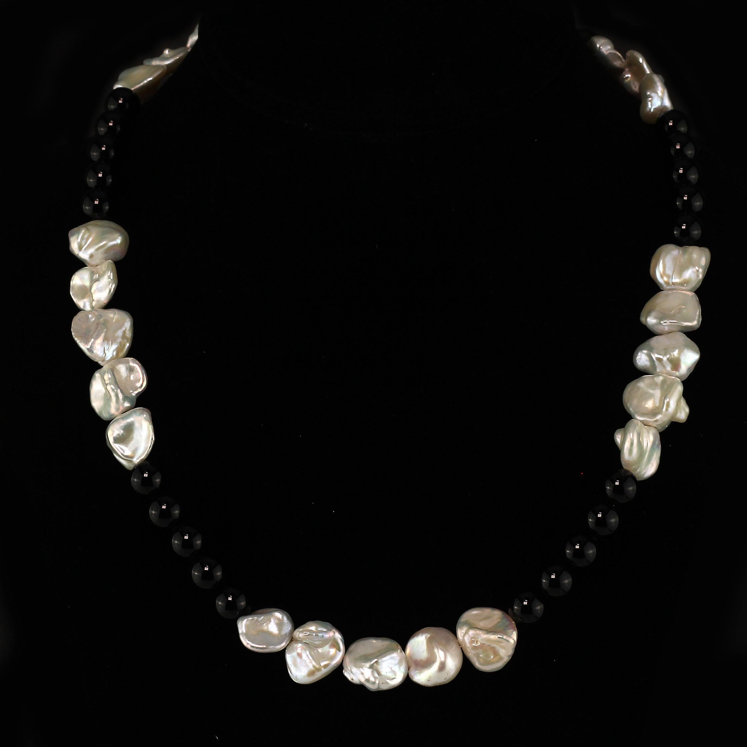 Gemjunky Elegant Black Onyx and White Pearl Necklace In New Condition In Raleigh, NC